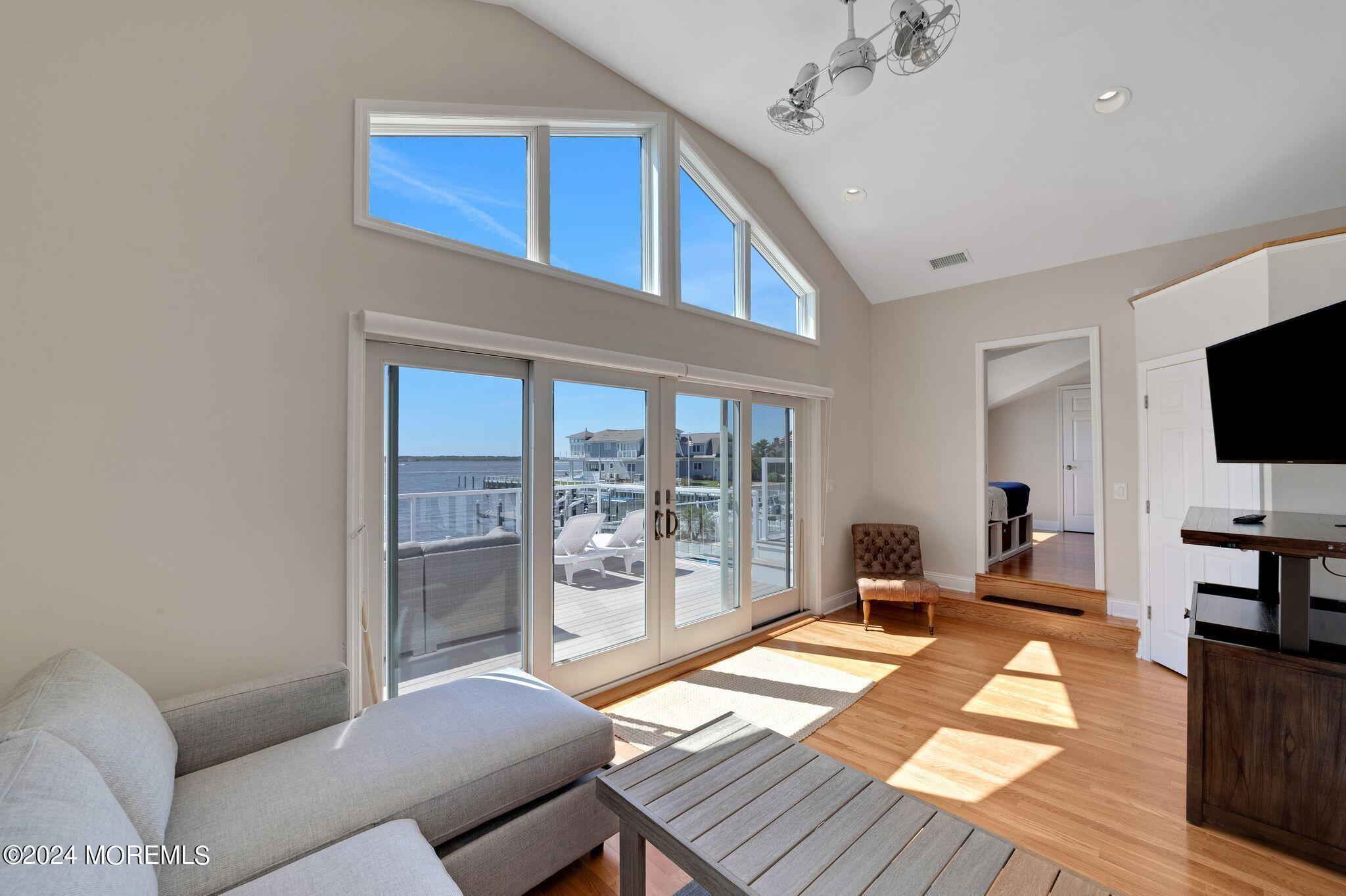 340 Bay Lane