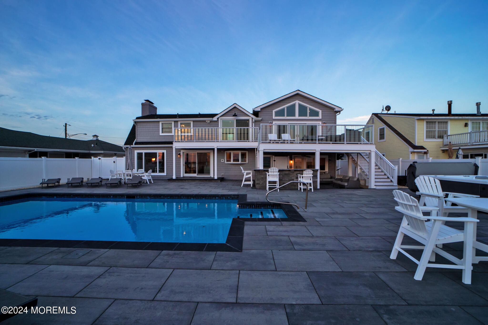 340 Bay Lane