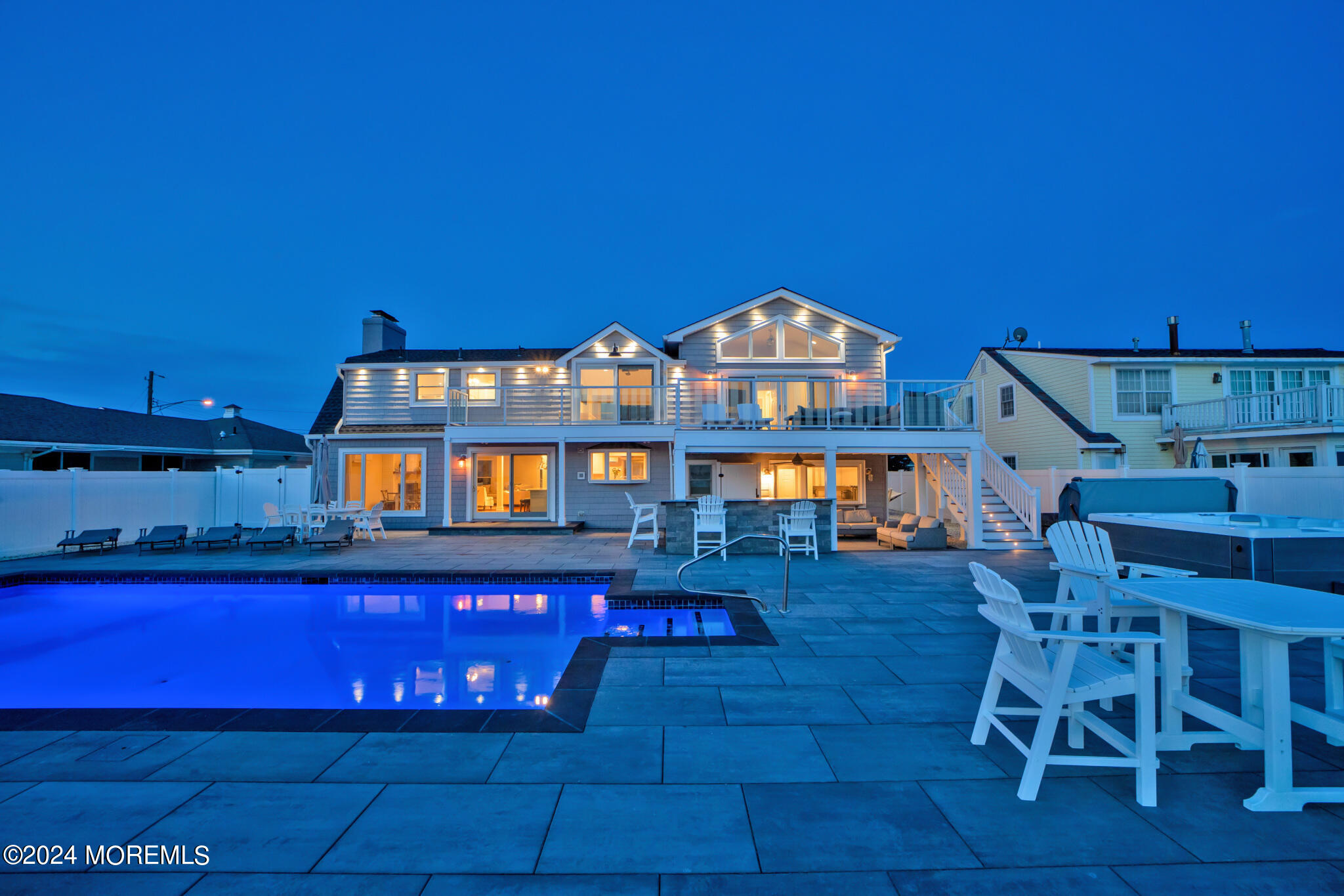 340 Bay Lane