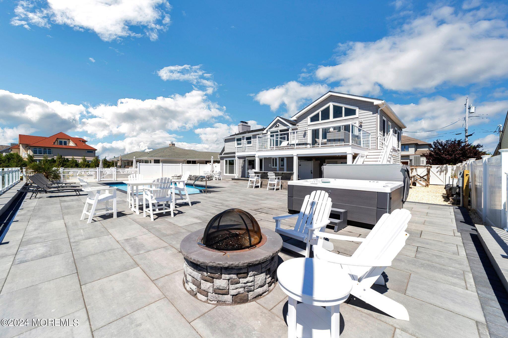340 Bay Lane