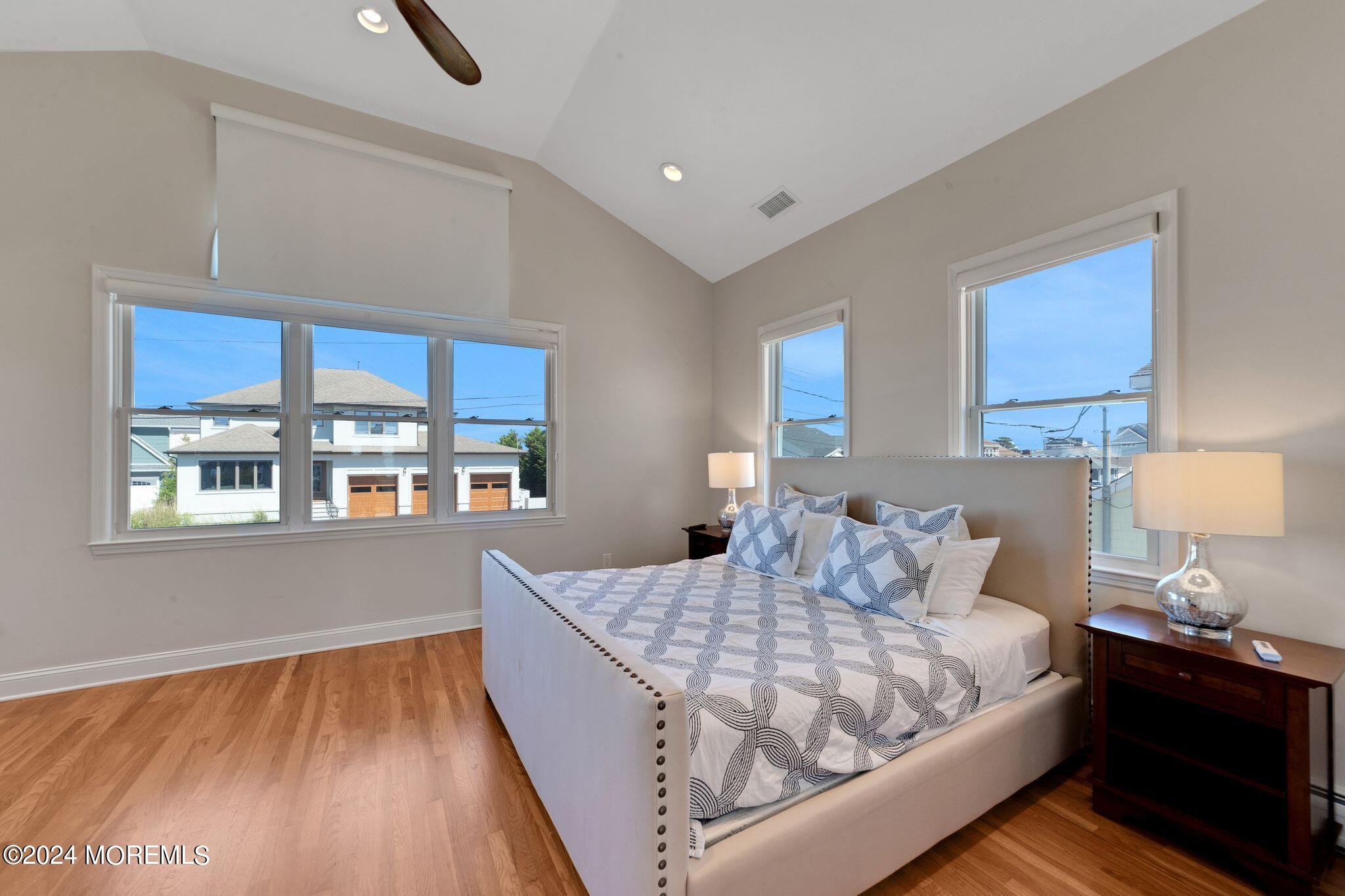 340 Bay Lane