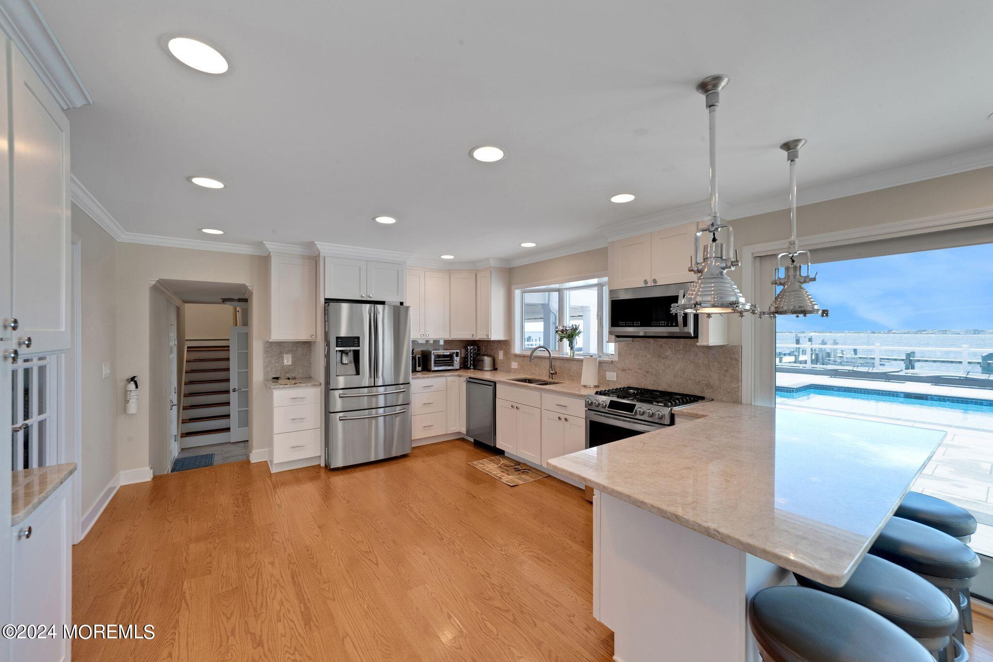340 Bay Lane