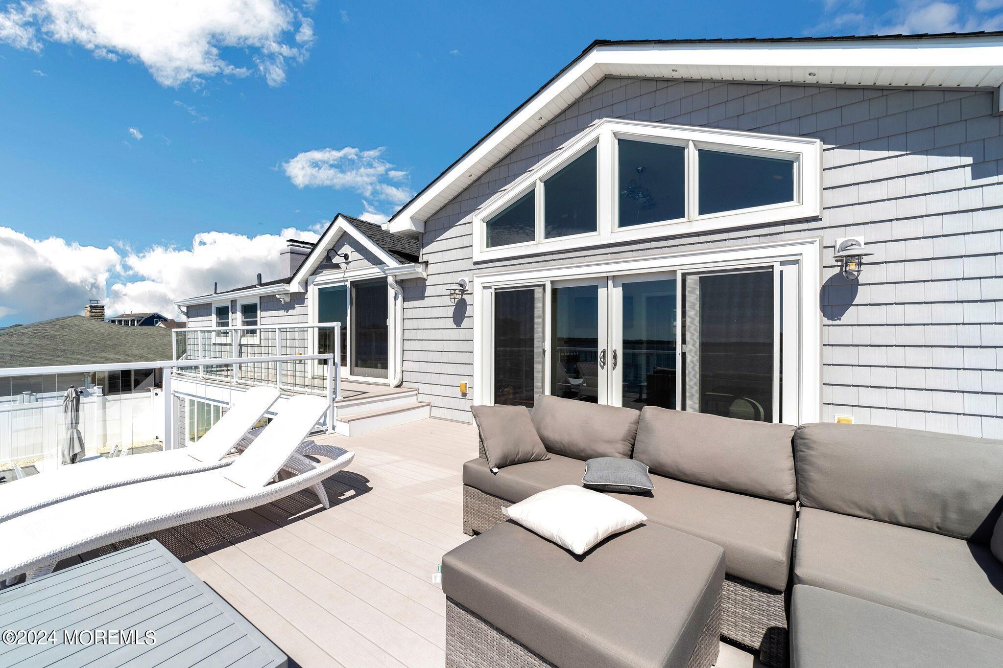 340 Bay Lane