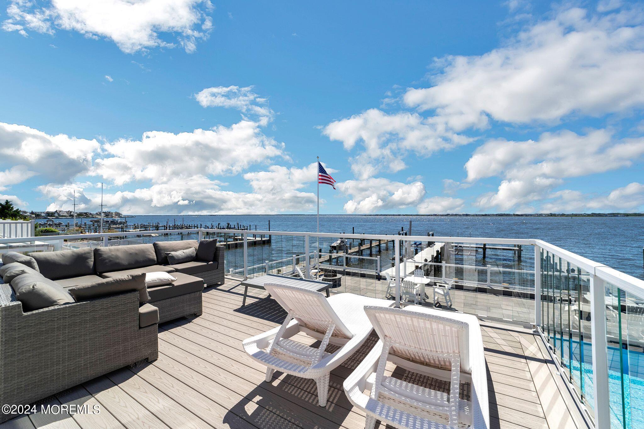 340 Bay Lane