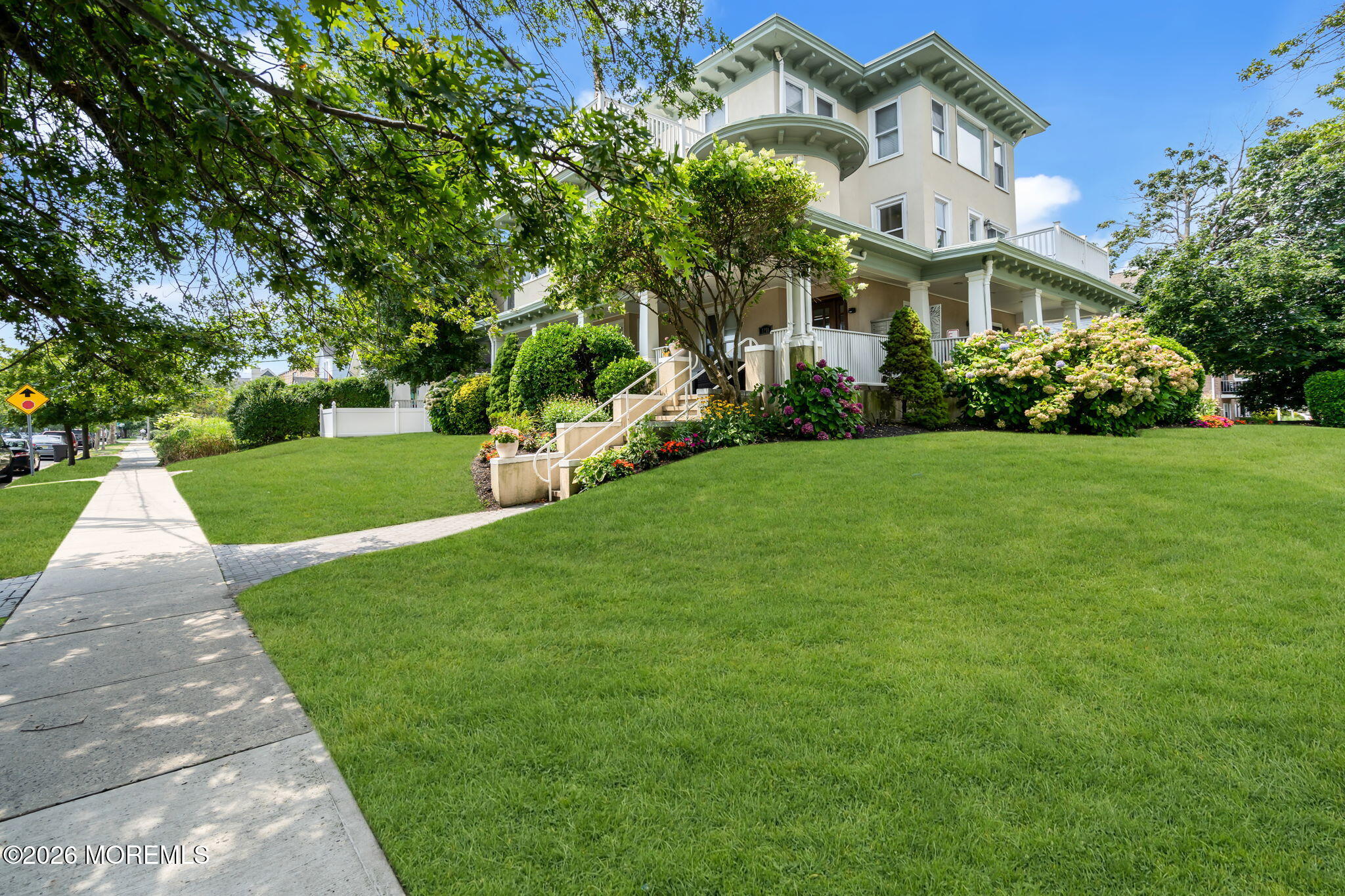 1211 Grand Avenue 2