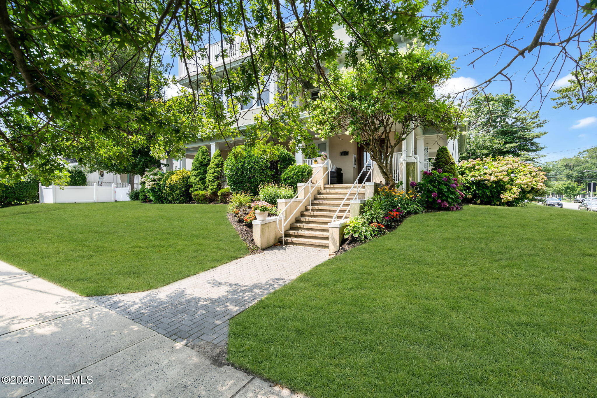1211 Grand Avenue 2