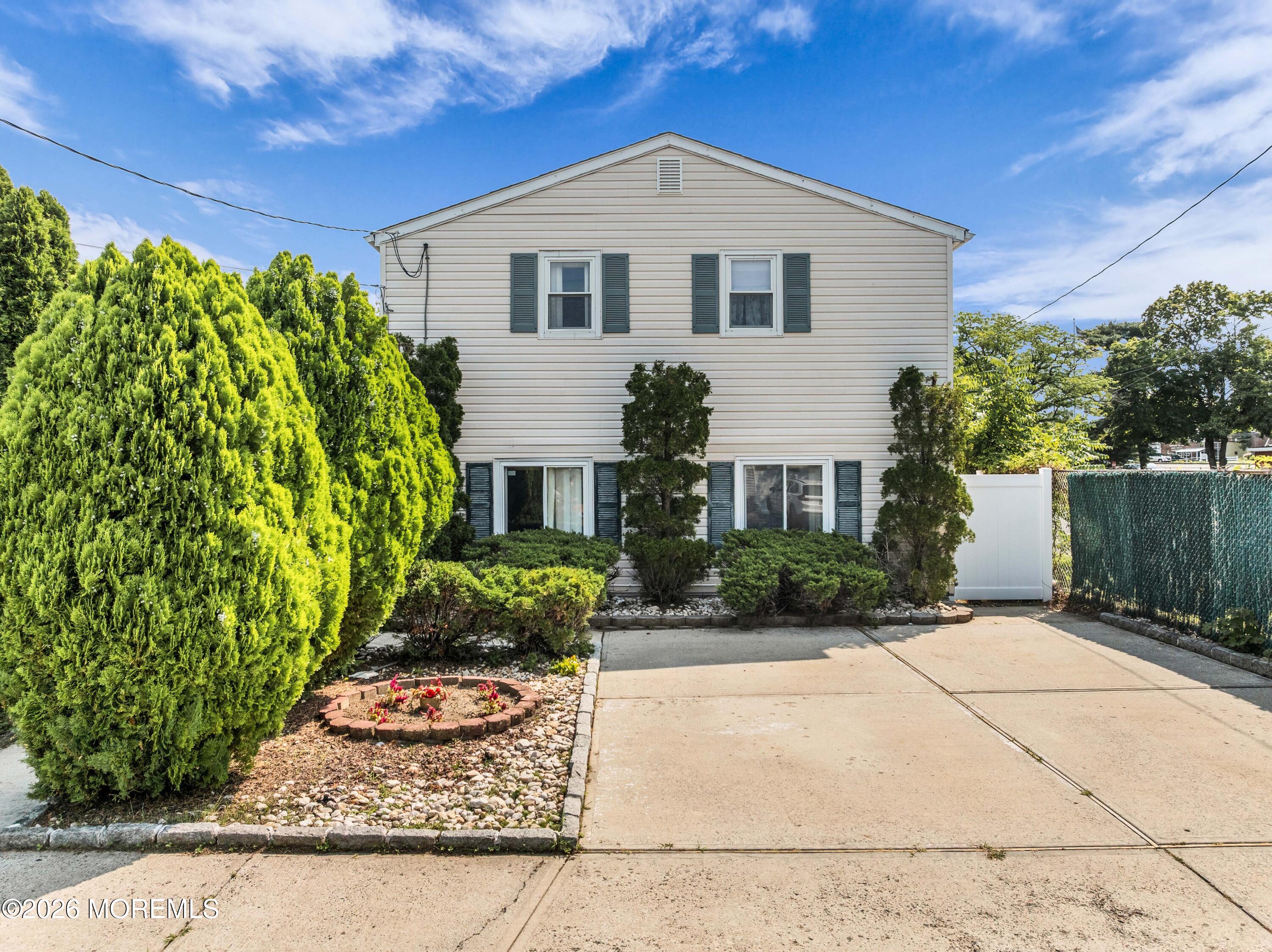 12 Jacobson Street