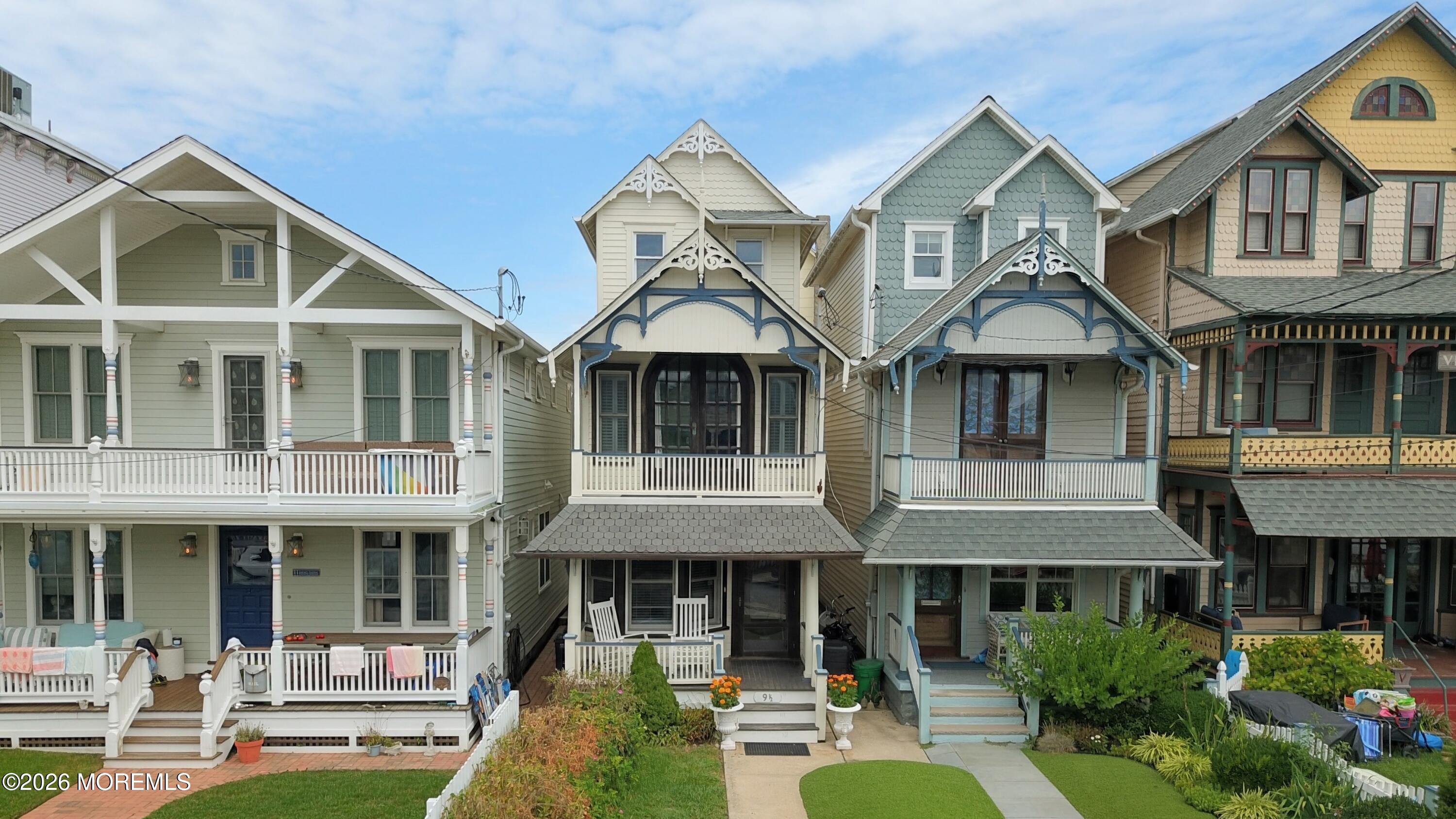 9 1/2 Embury Avenue