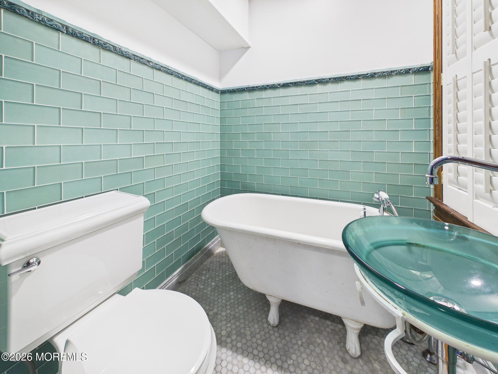 9 1/2 Embury Avenue