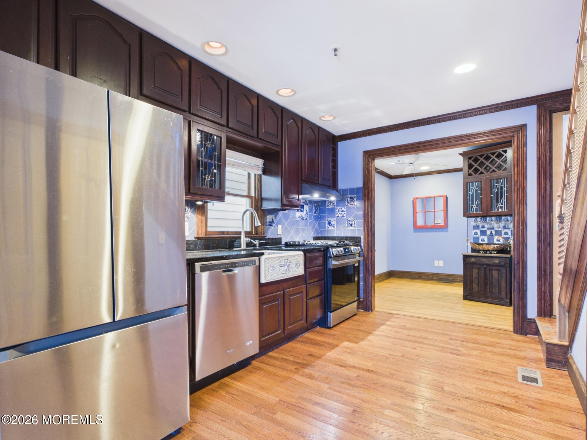 9 1/2 Embury Avenue