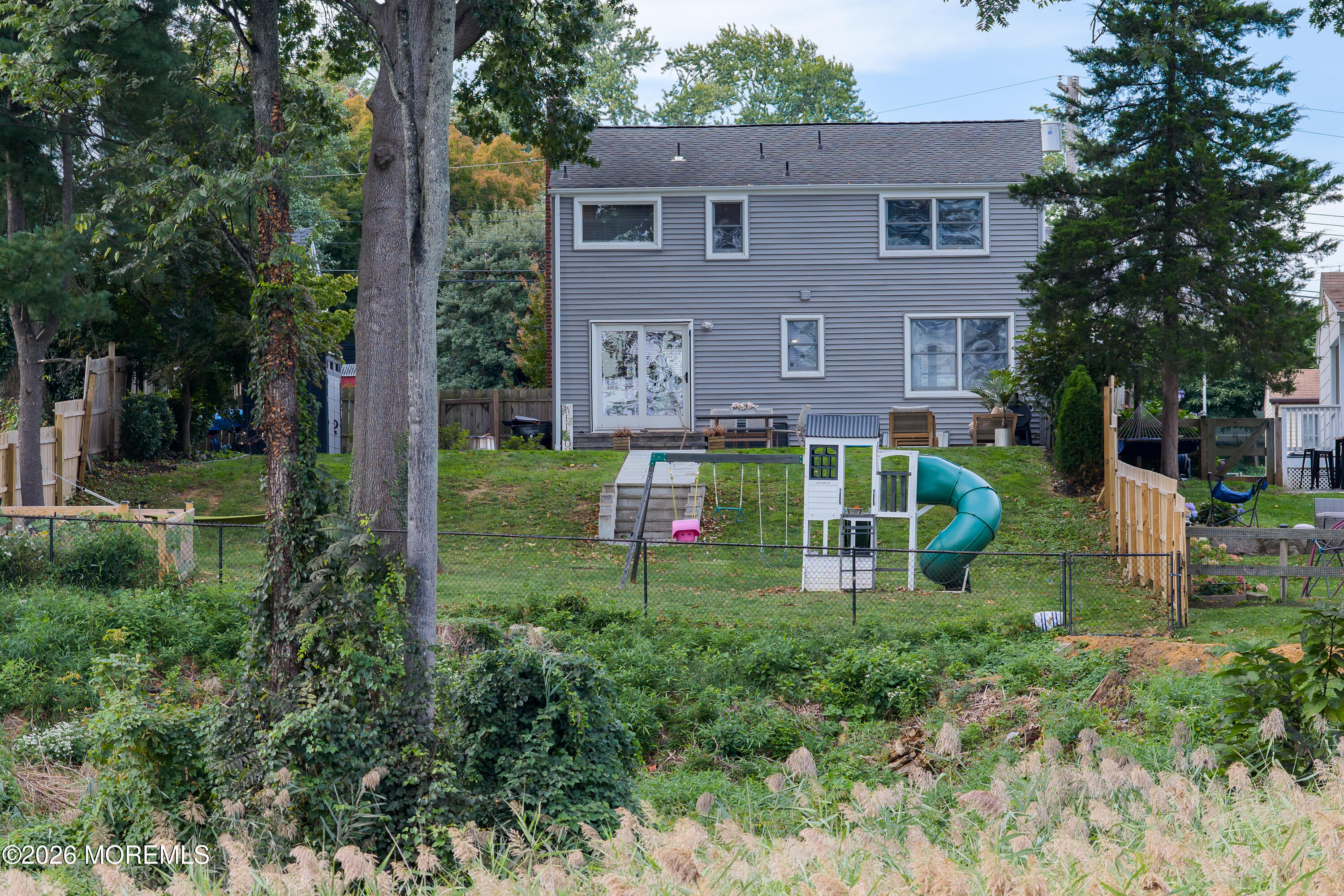 90 Hillside Street
