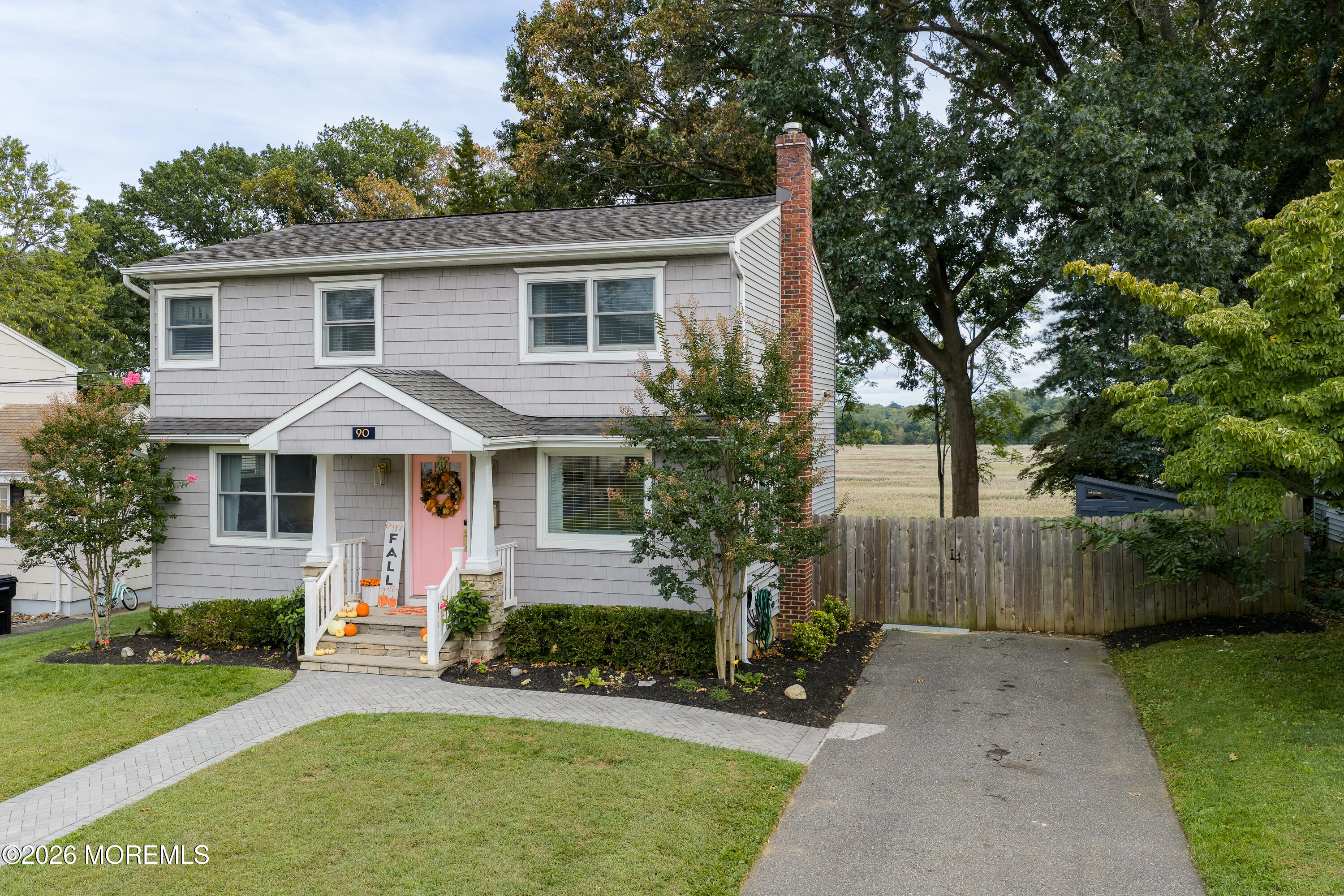 90 Hillside Street