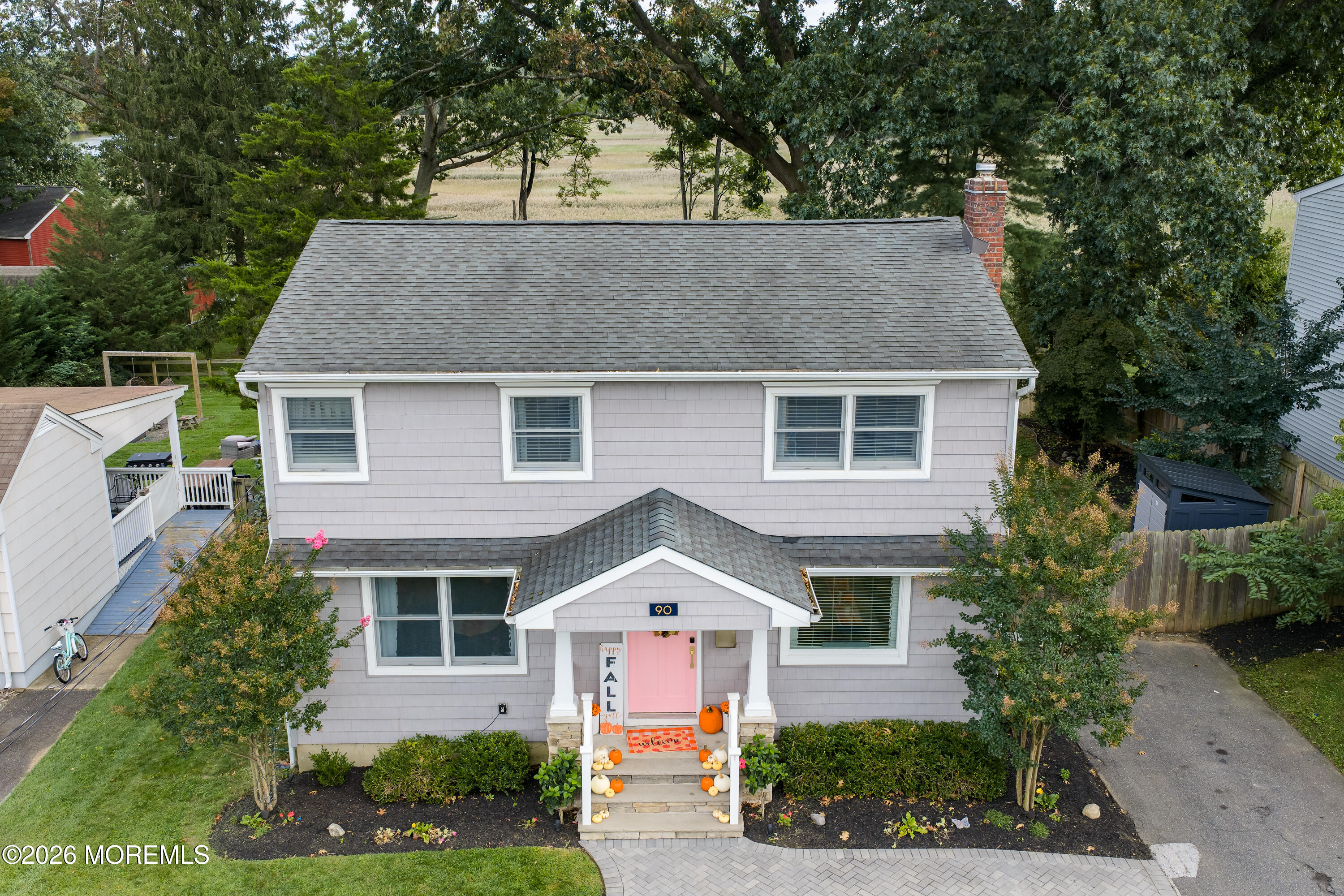 90 Hillside Street