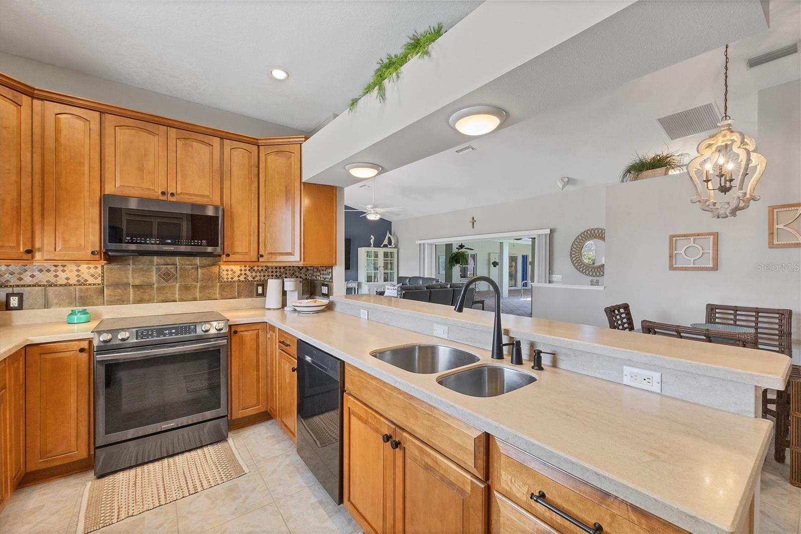 224 PINE GLEN CT