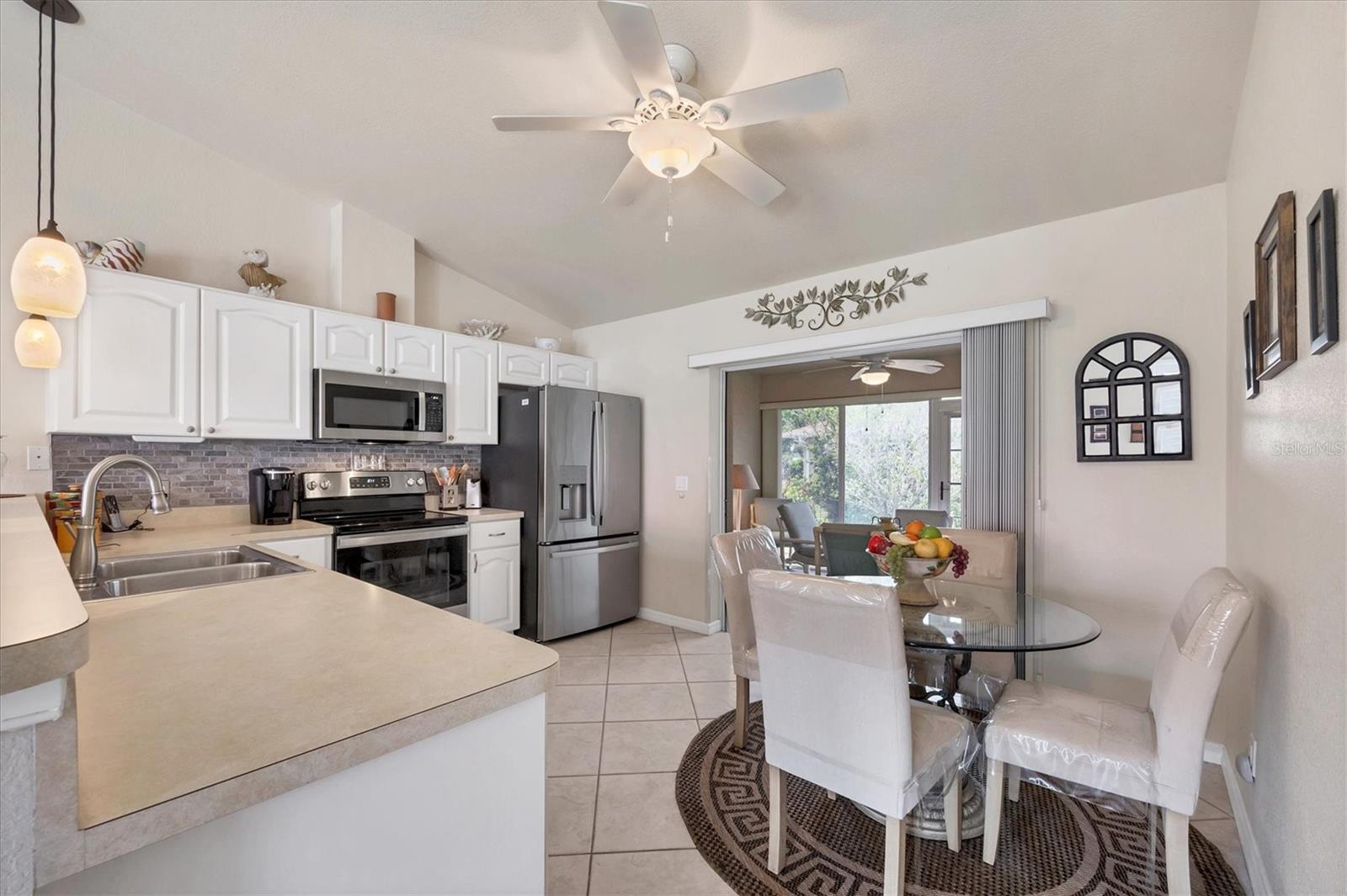 182 ROTONDA BLVD W #B