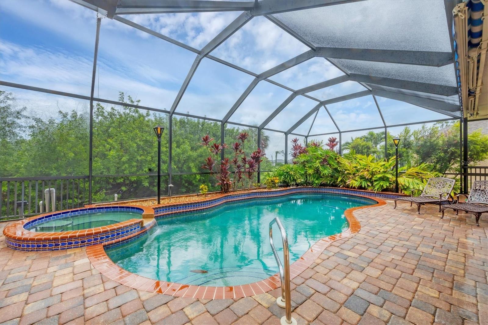 4 PINE VALLEY PL
