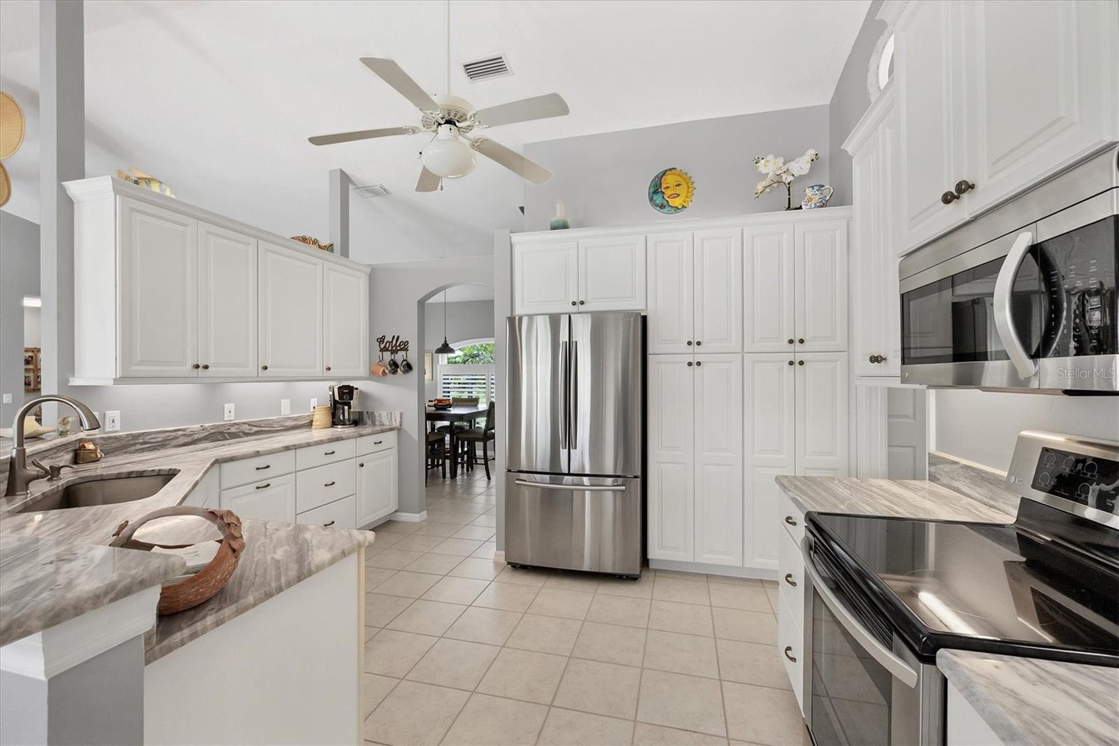 24 LONG MEADOW LN