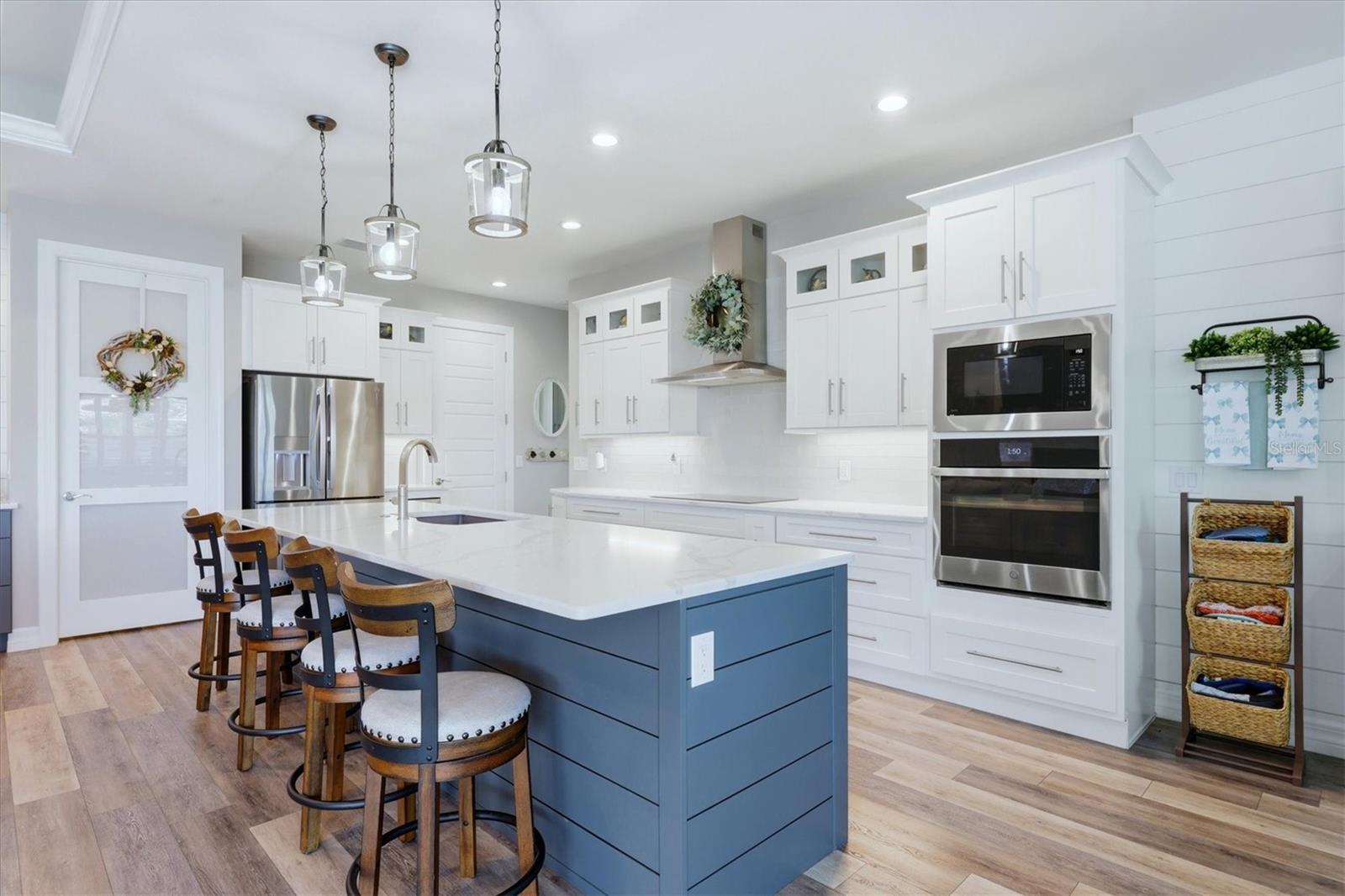 1022 BEEKMAN CIR