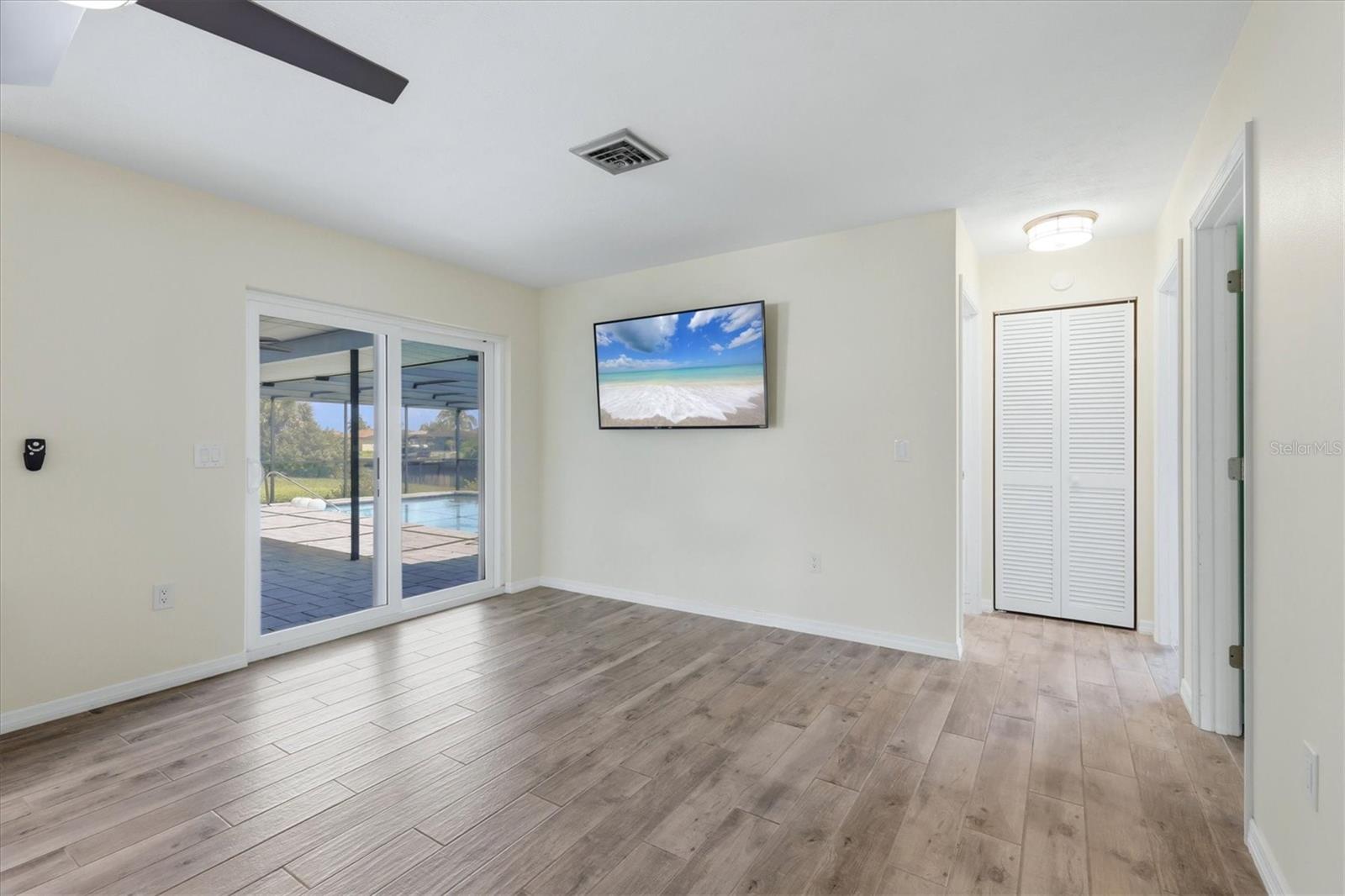 12383 QUINLAN AVE