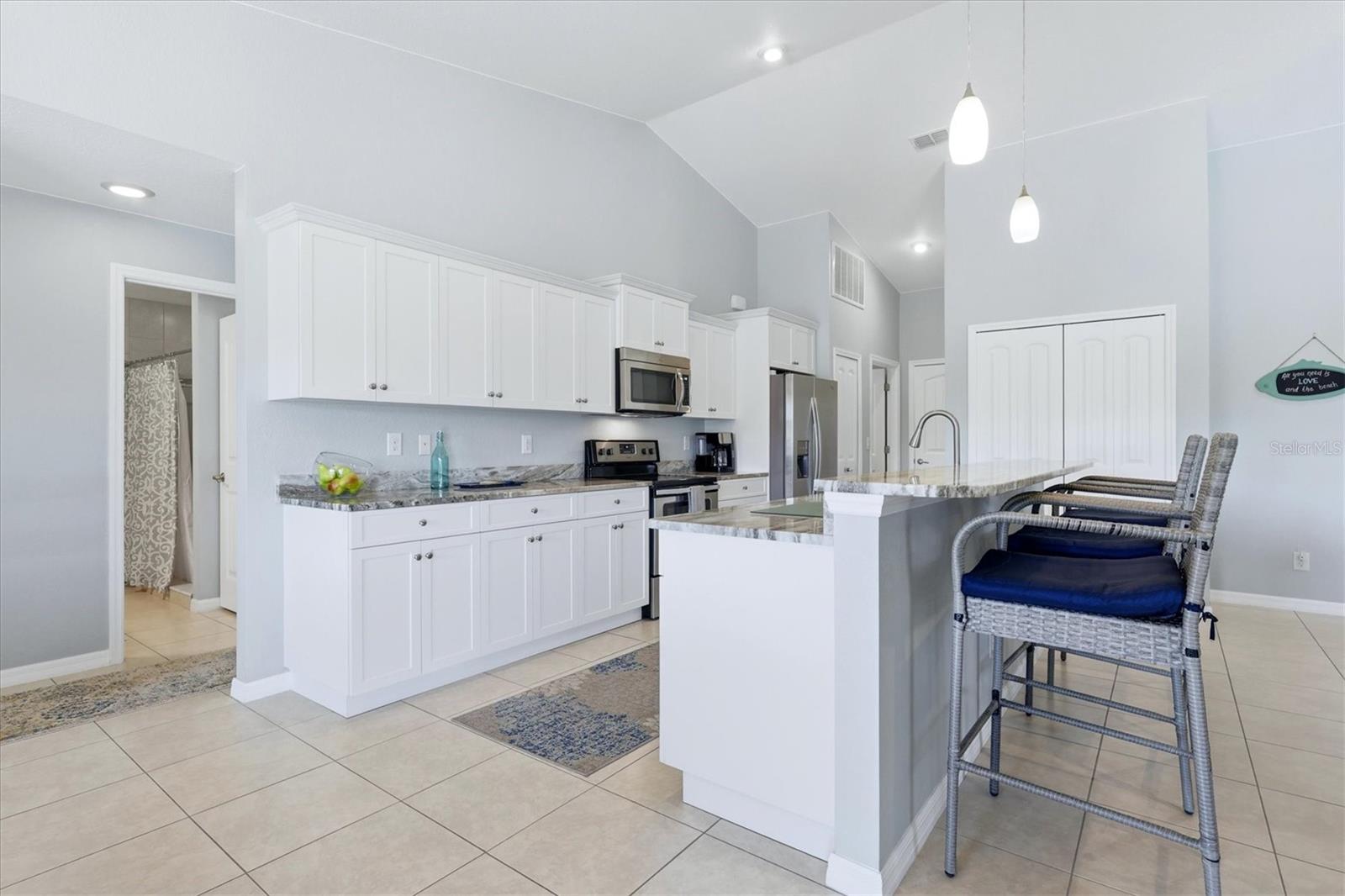 1087 ROTONDA CIR