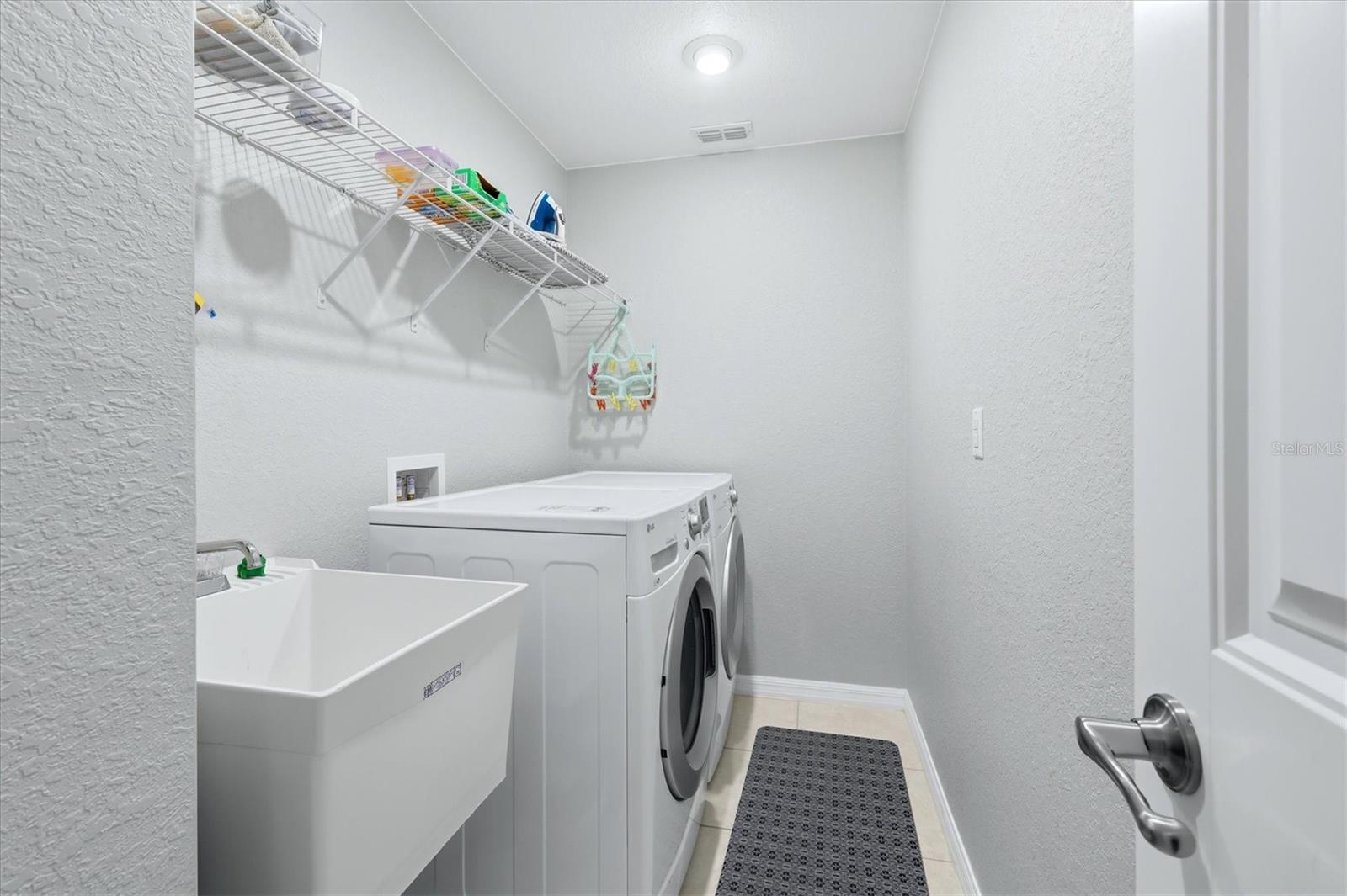 1087 ROTONDA CIR