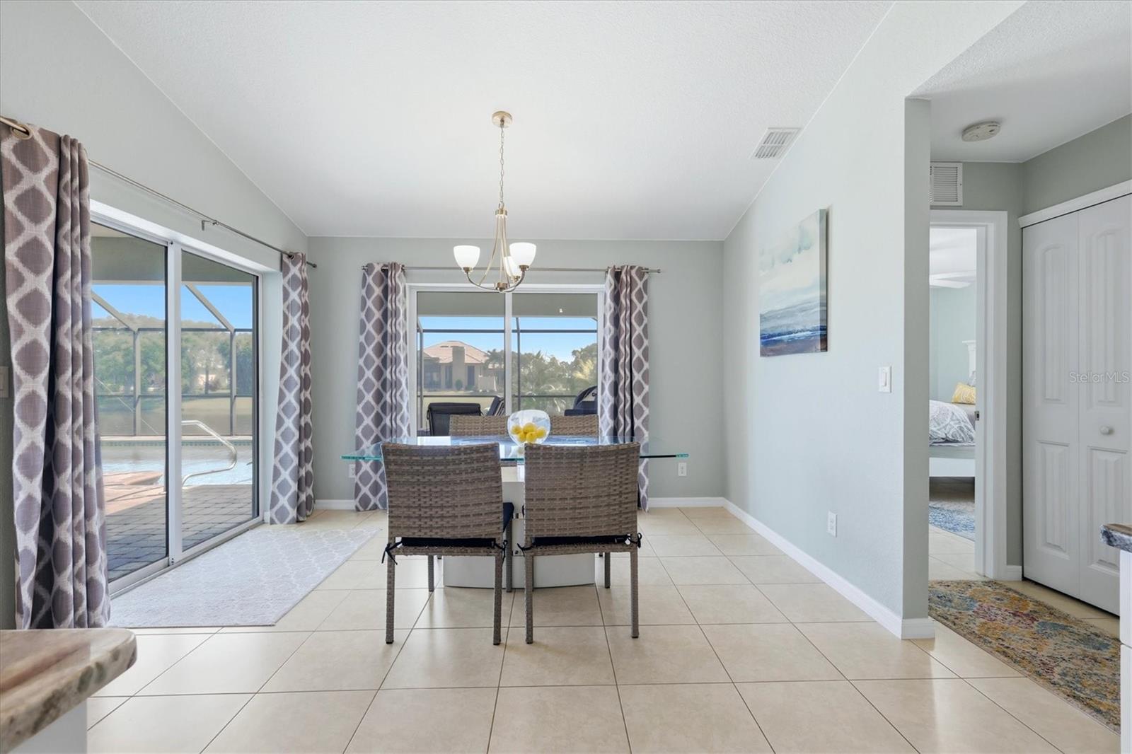 1087 ROTONDA CIR