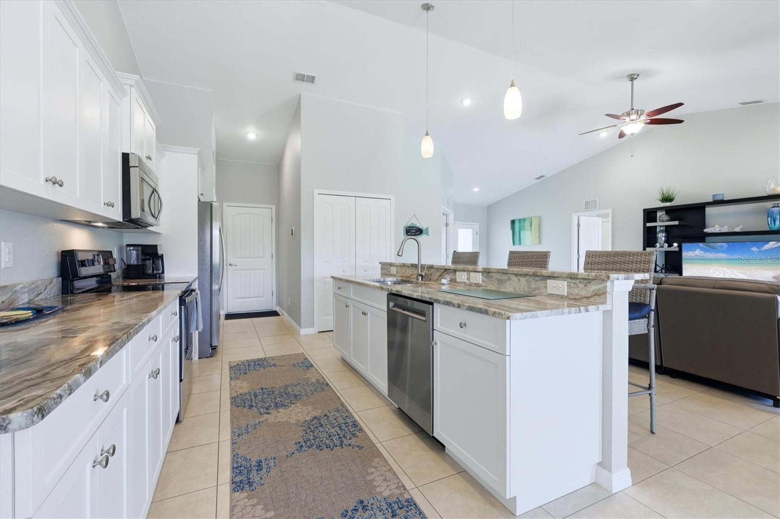 1087 ROTONDA CIR