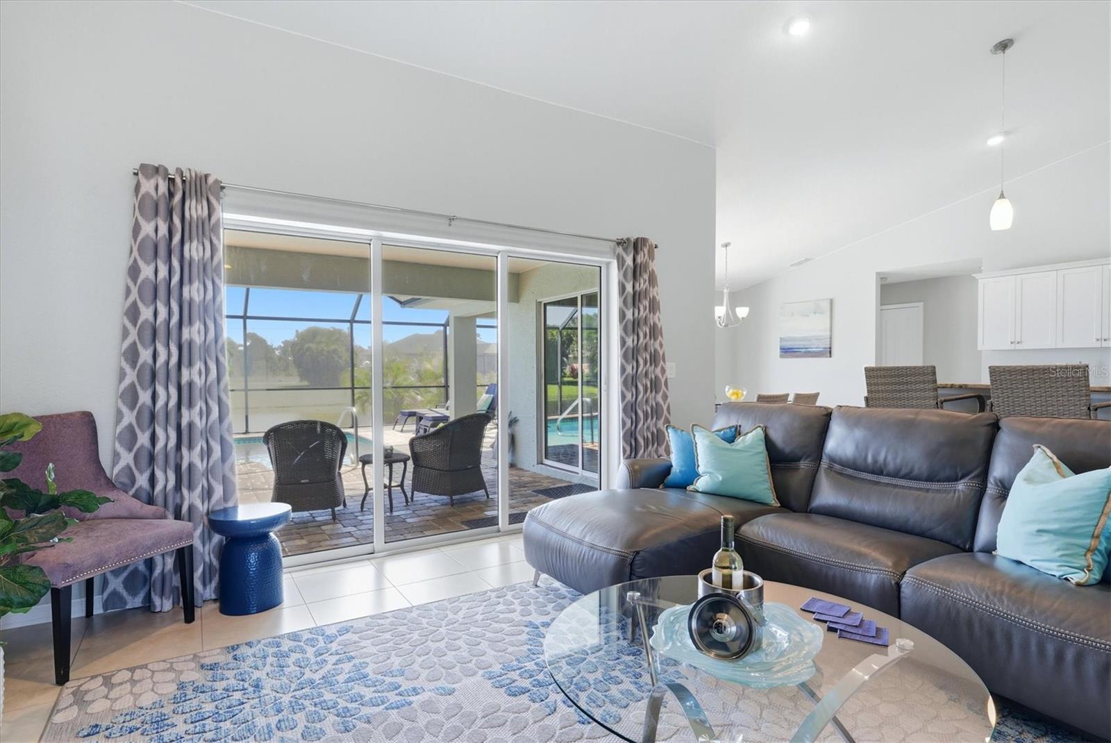 1087 ROTONDA CIR