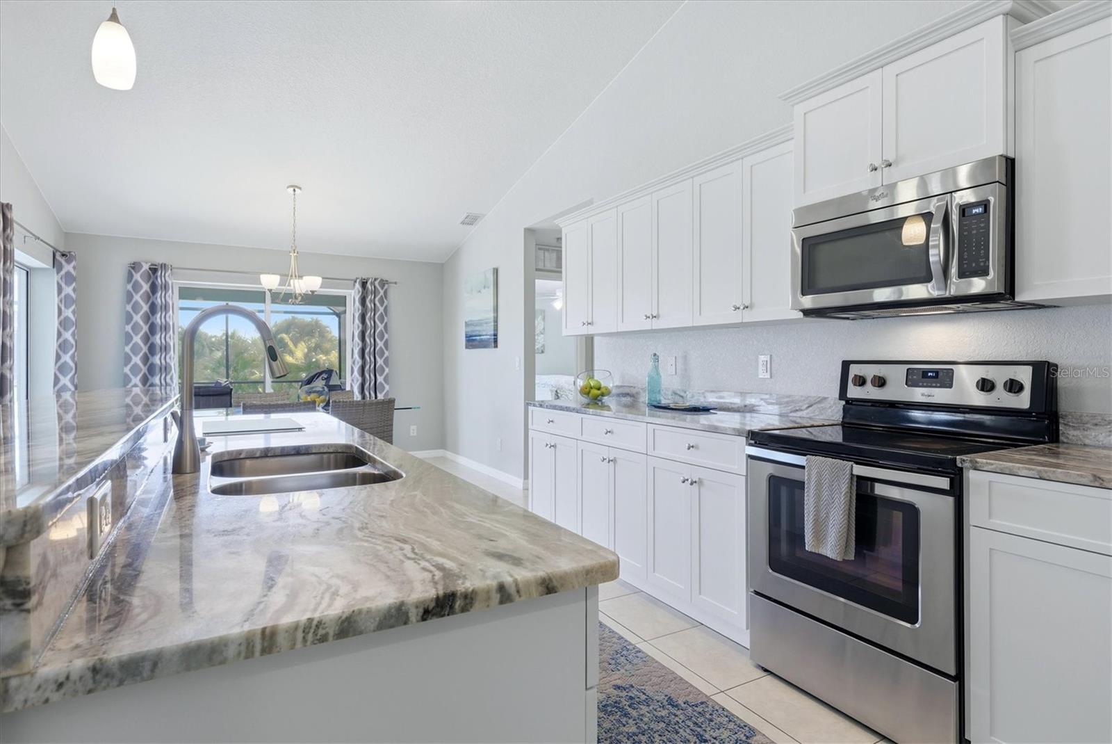 1087 ROTONDA CIR
