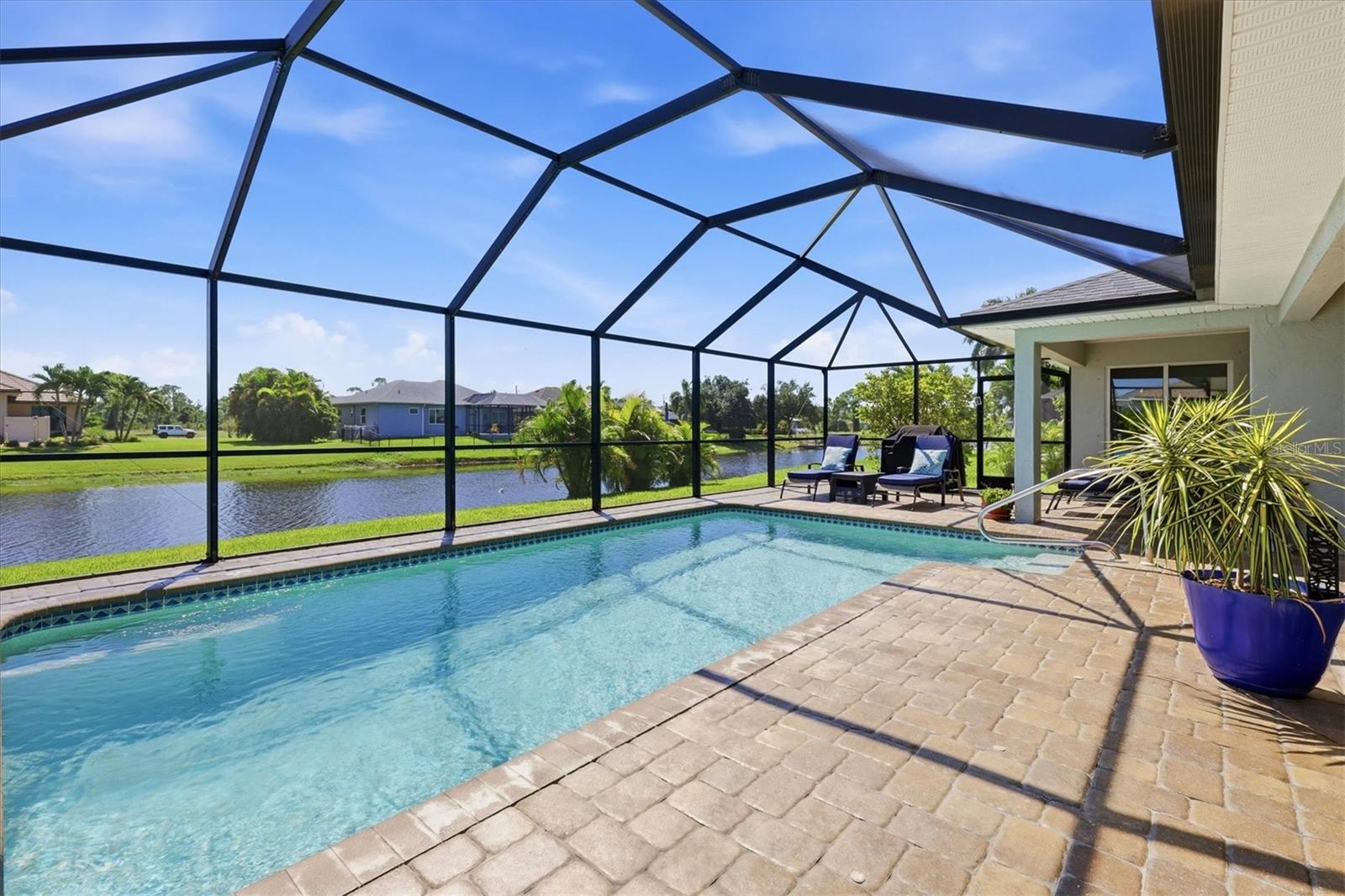 1087 ROTONDA CIR