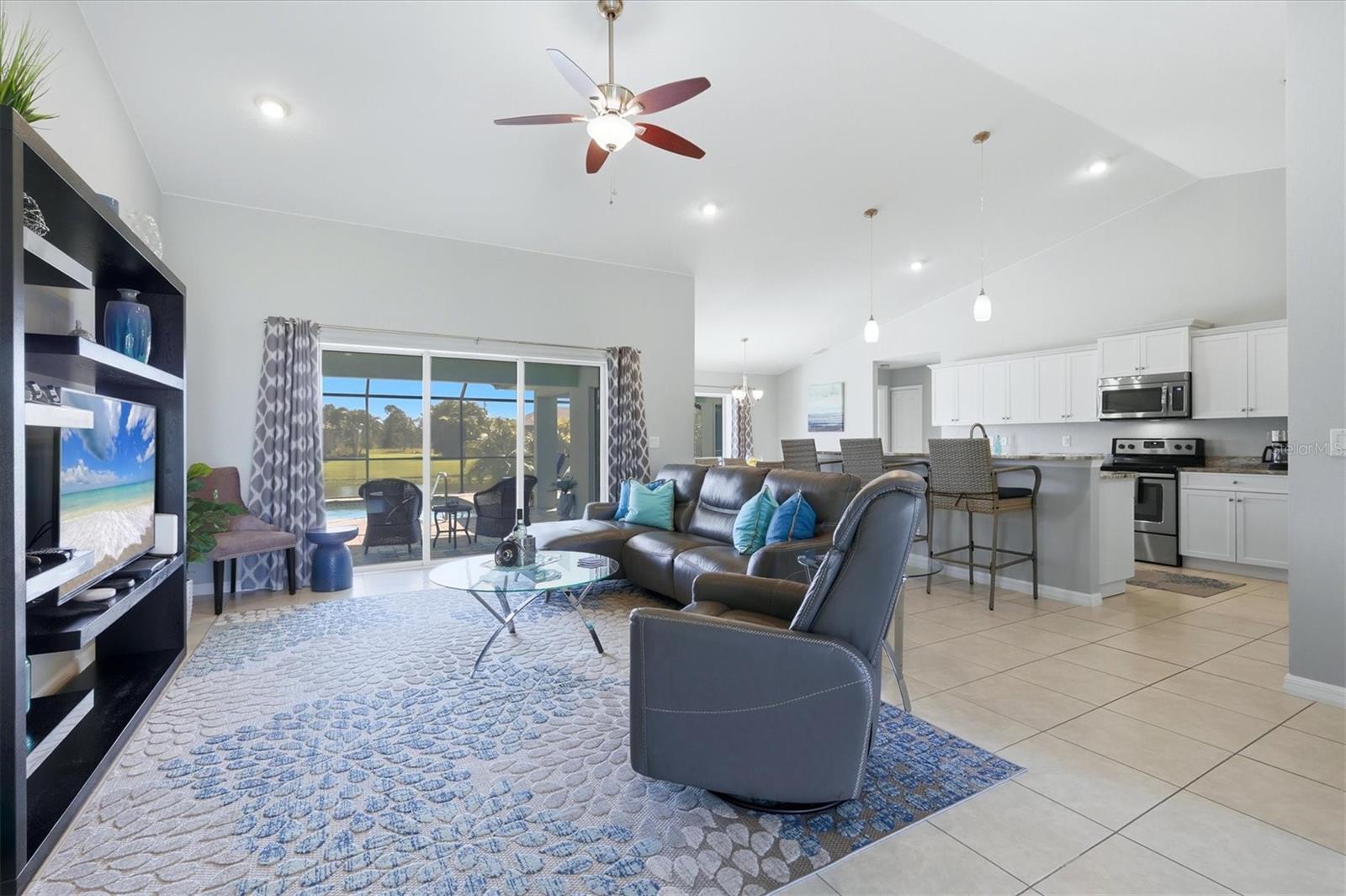 1087 ROTONDA CIR