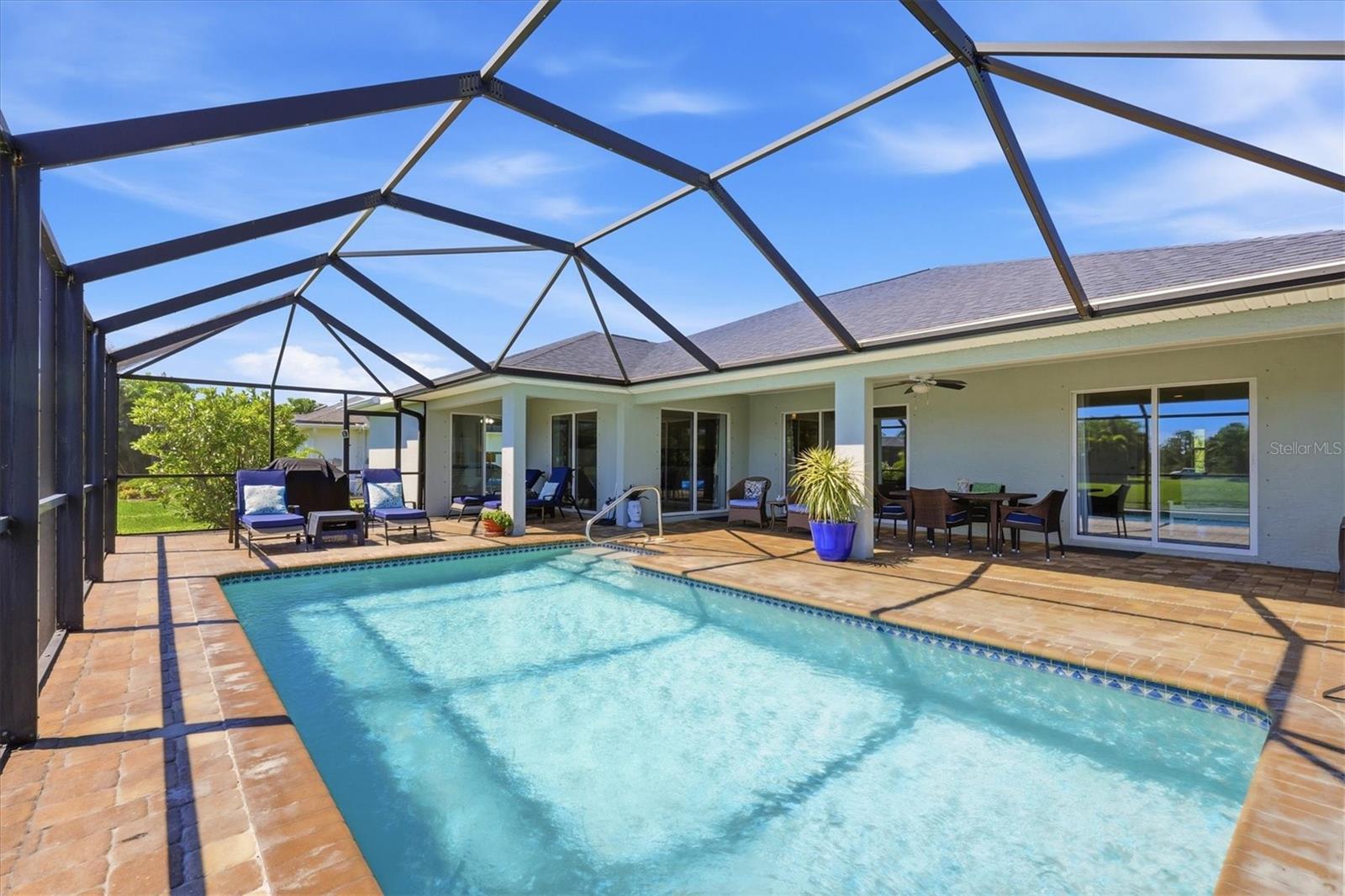1087 ROTONDA CIR