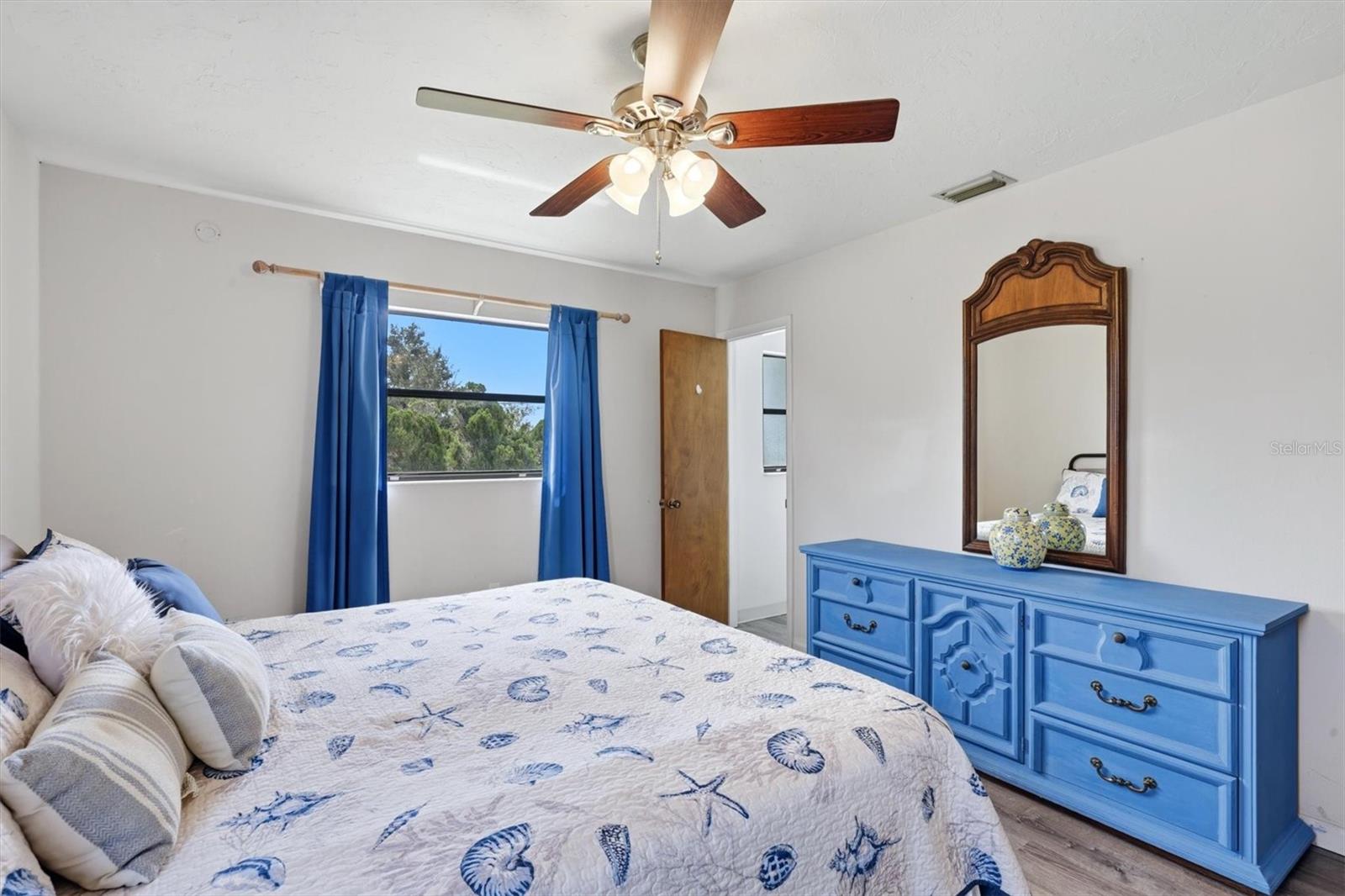 27 MARK TWAIN LN