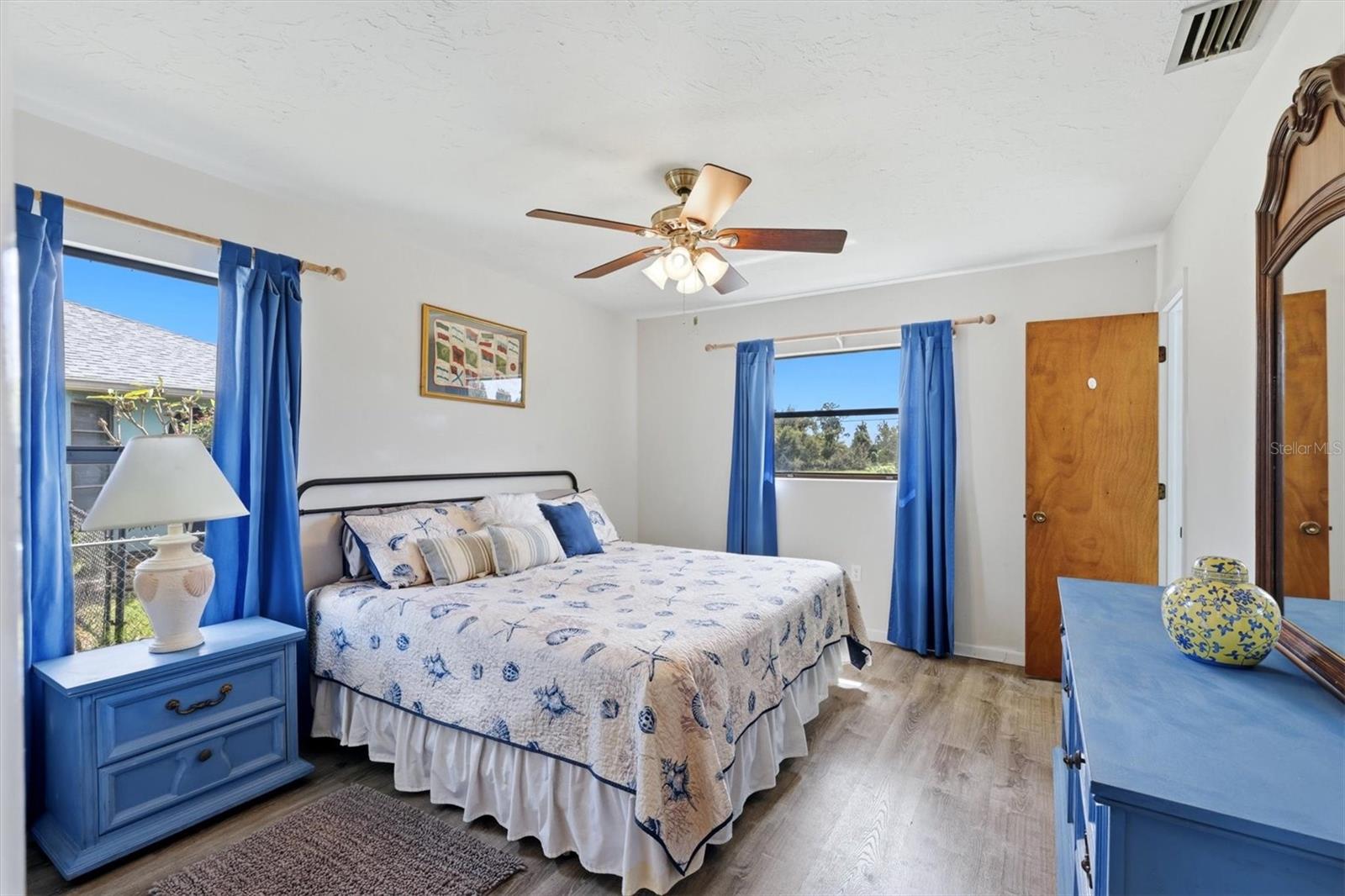 27 MARK TWAIN LN
