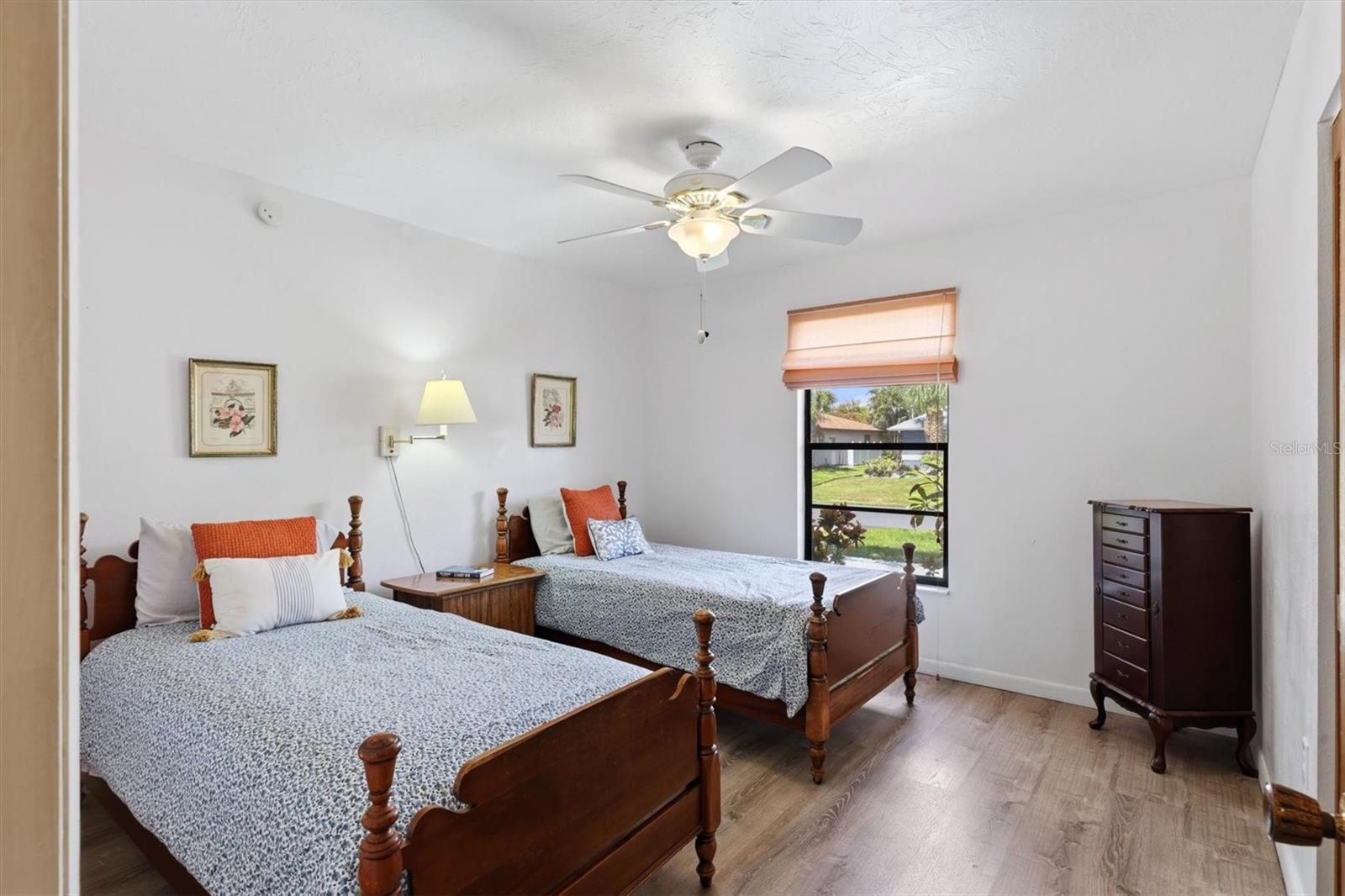 27 MARK TWAIN LN
