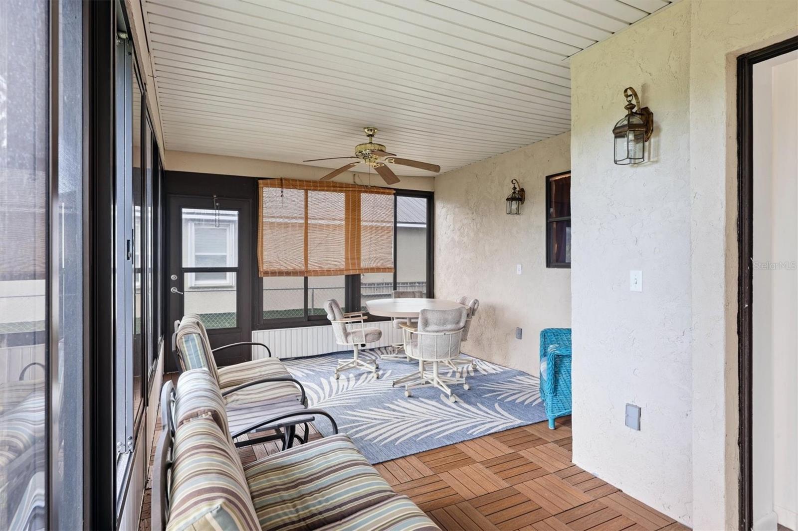 27 MARK TWAIN LN