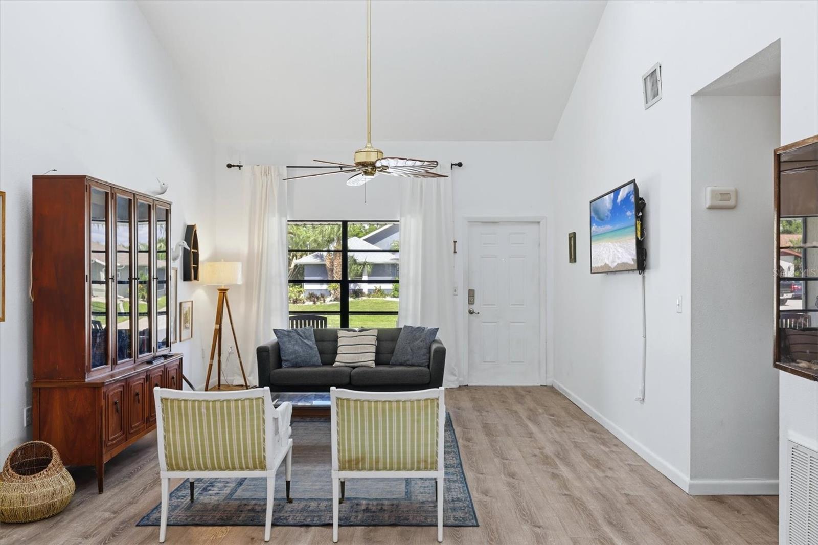 27 MARK TWAIN LN