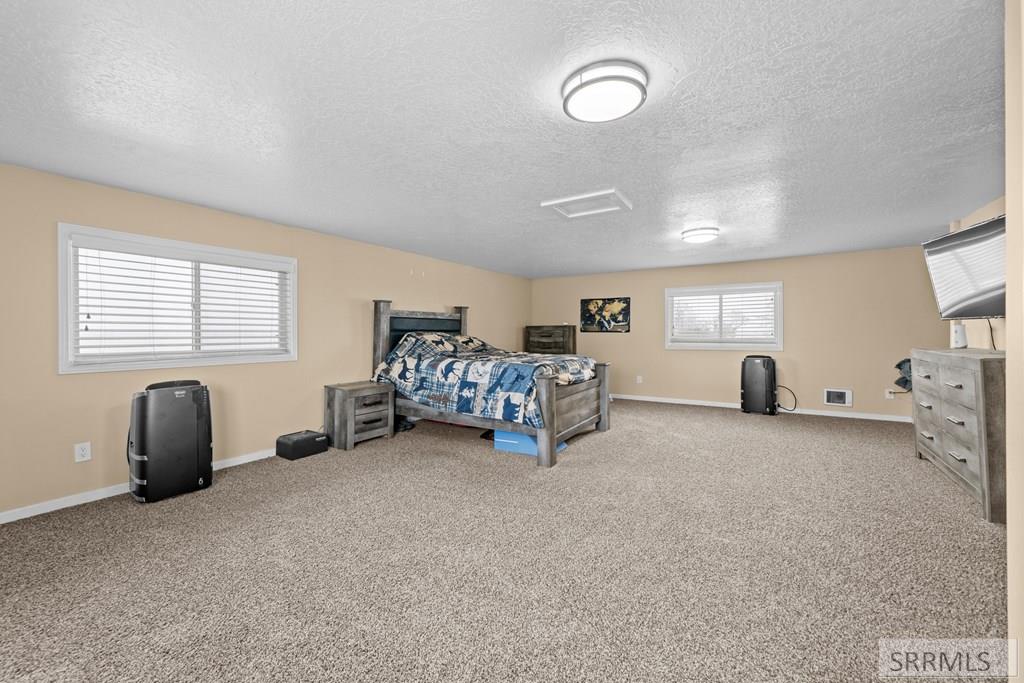 11260 N 15th E