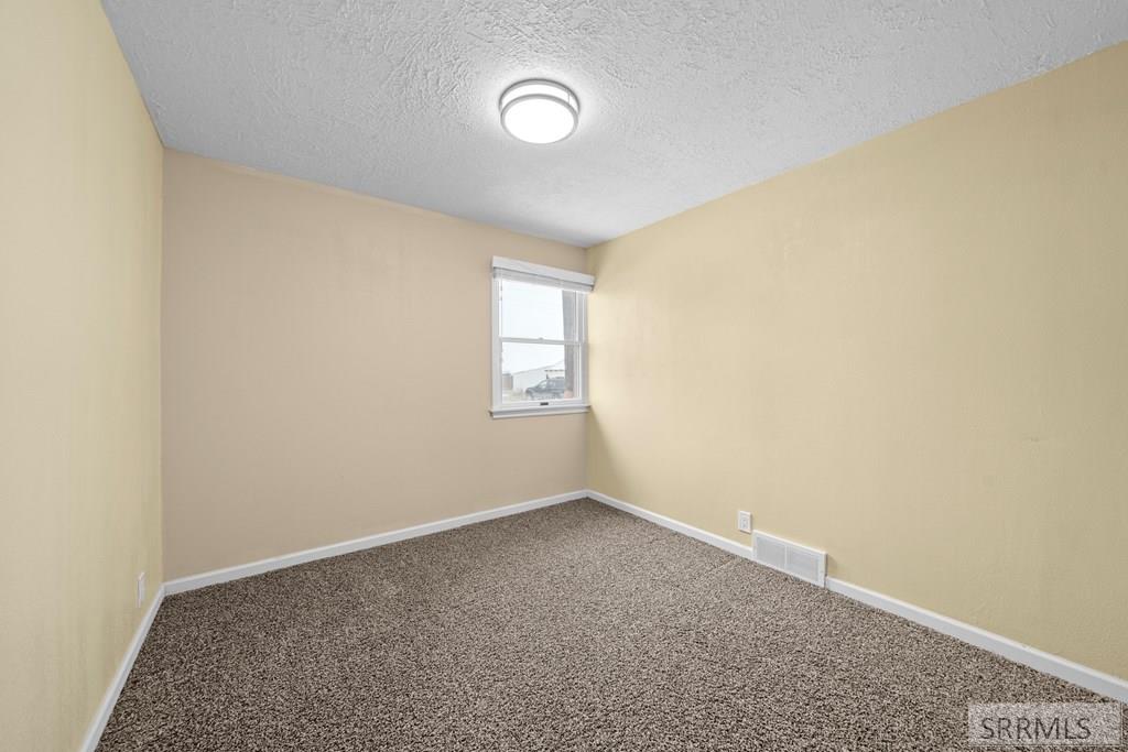 11260 N 15th E