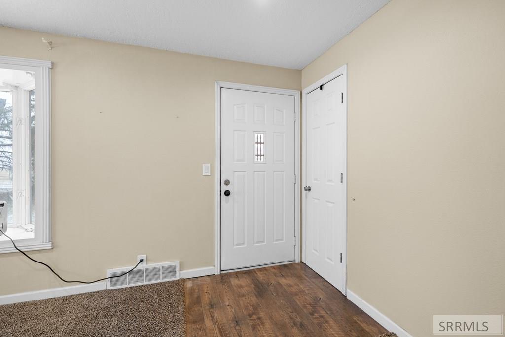 11260 N 15th E