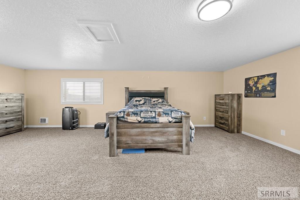 11260 N 15th E