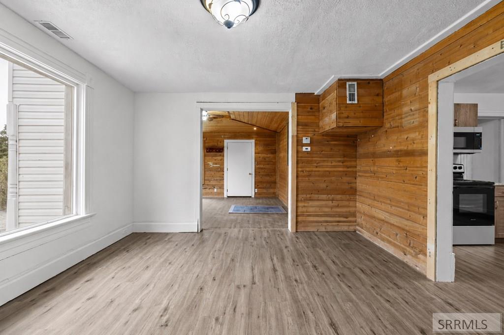 436 W 7th S