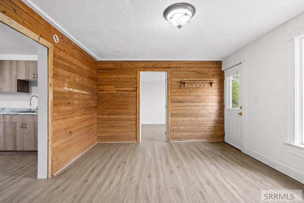 436 W 7th S