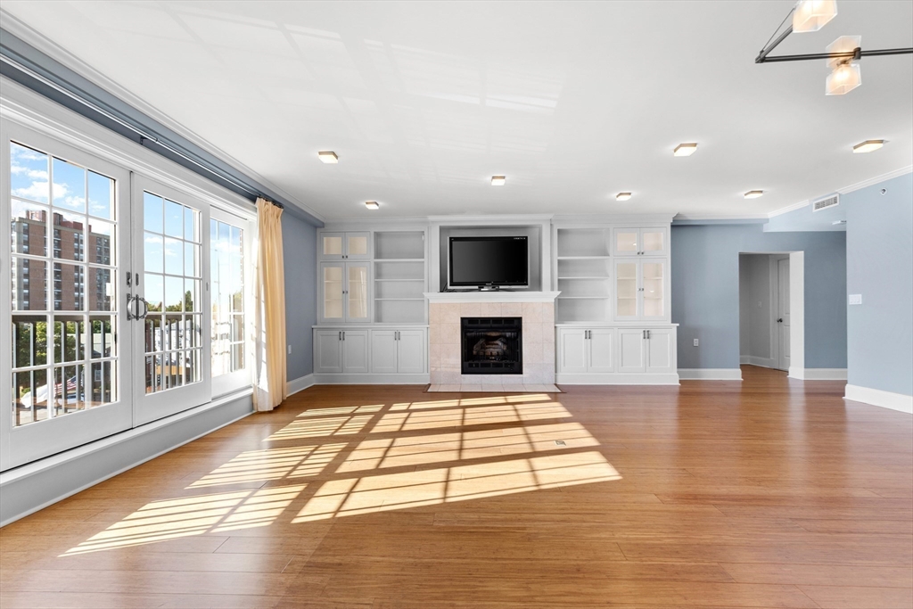 225 Derby St # 504