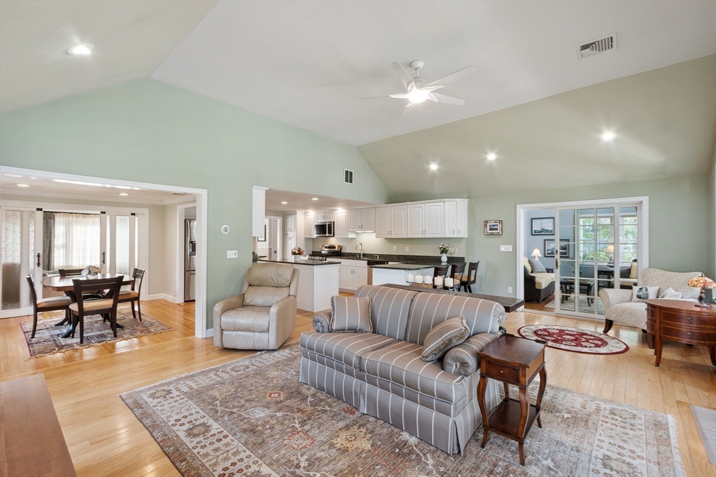 9 New Meadow Rd