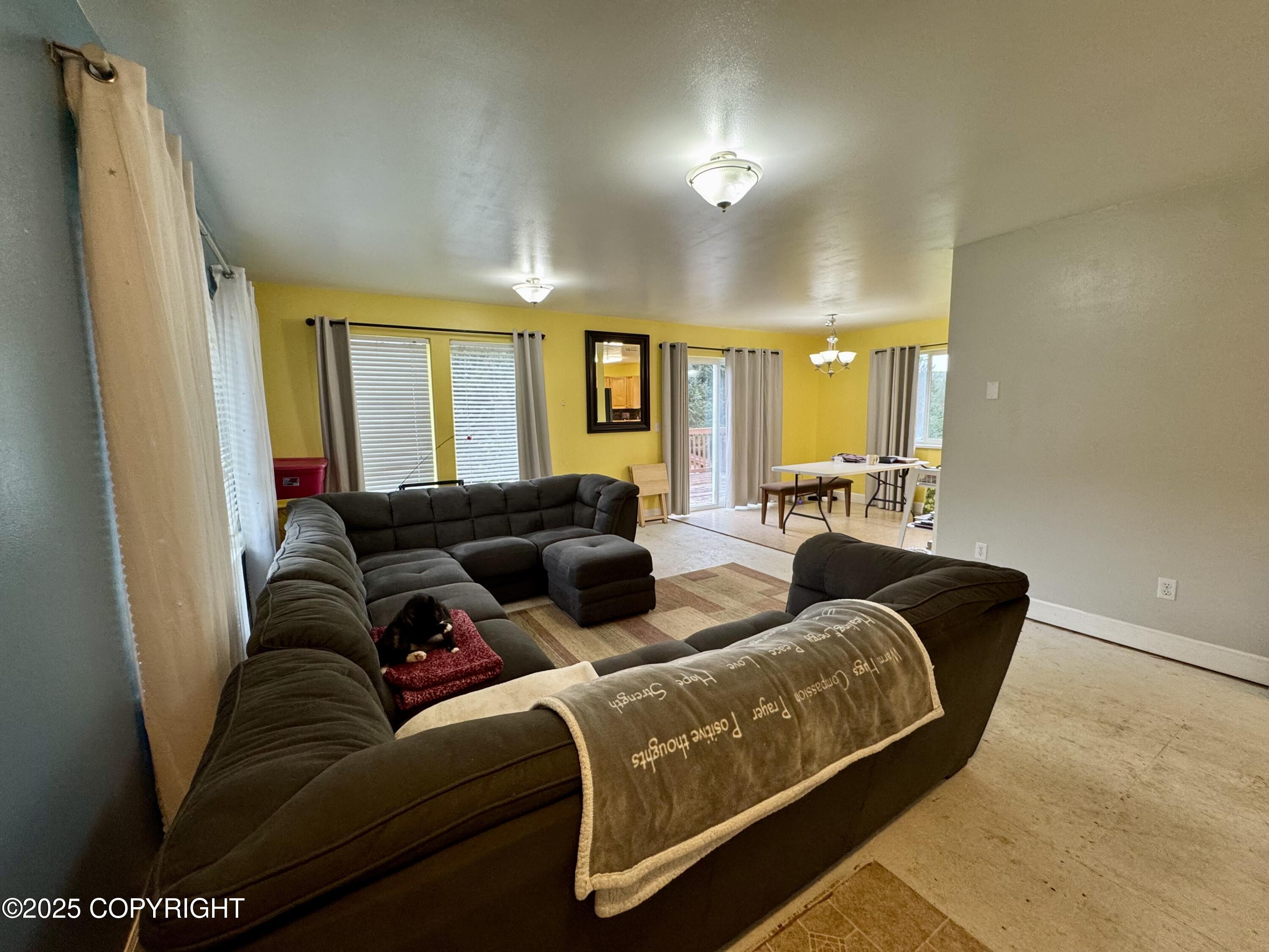 415 Crestwood Circle