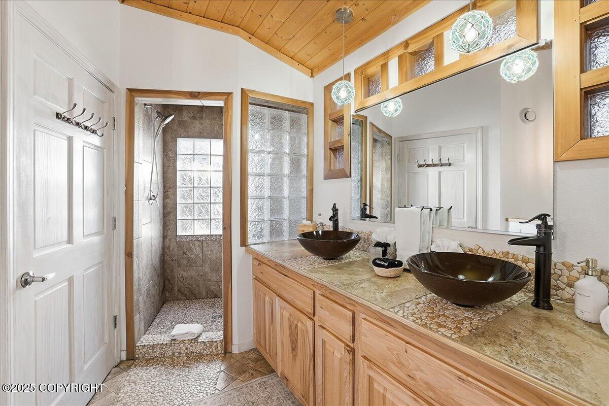 895 Ocean Drive Loop