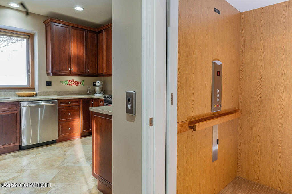 816 Quiet Creek Drive