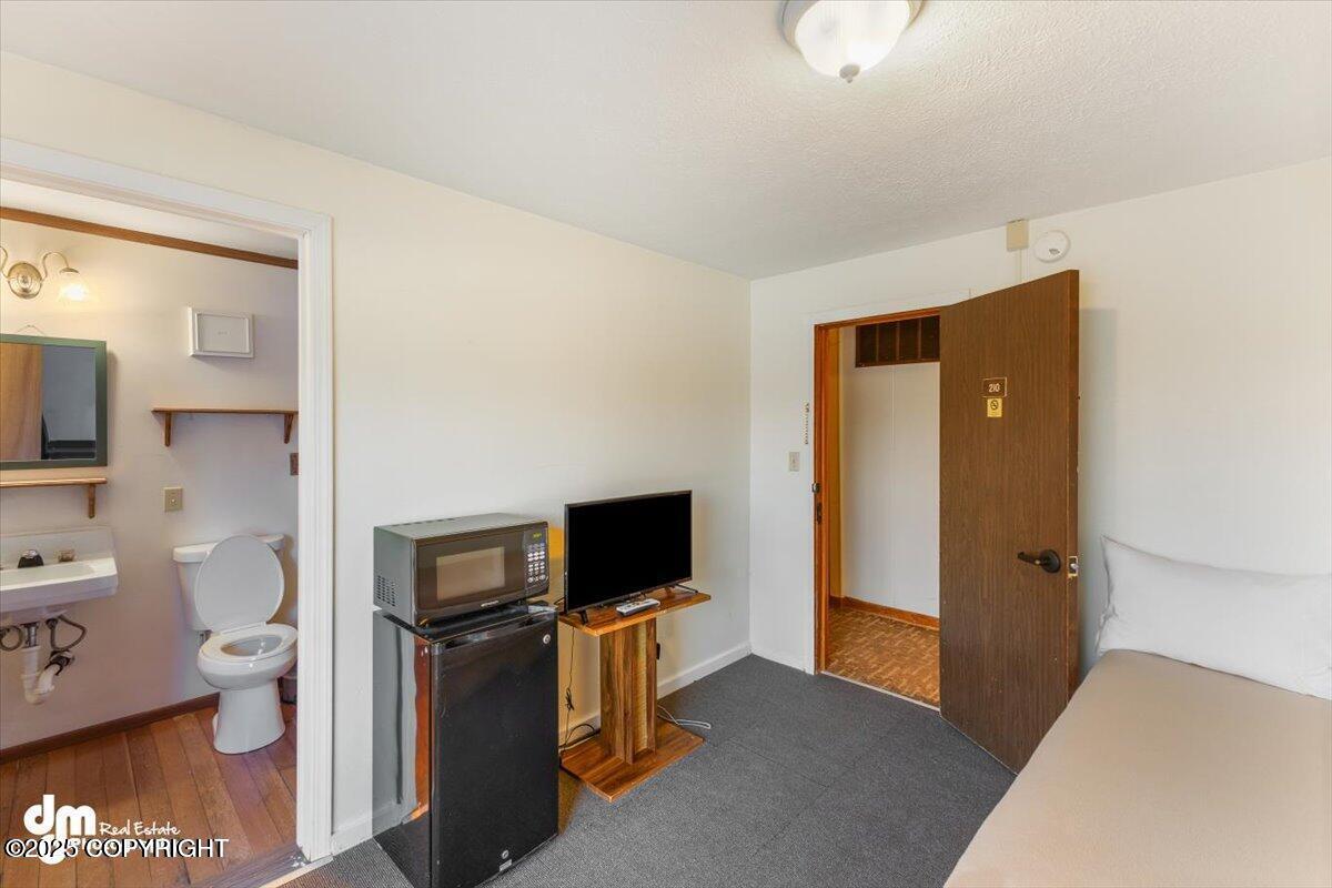 147 E Pioneer Avenue