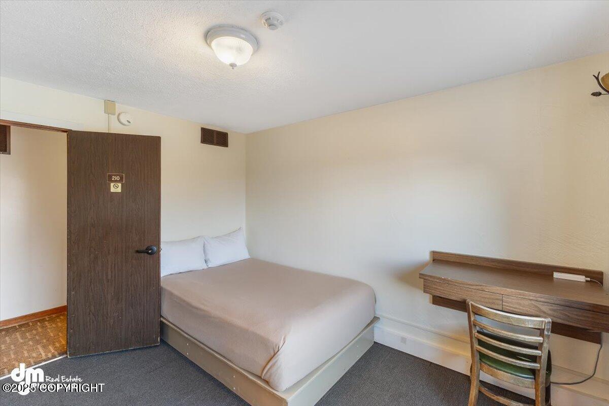 147 E Pioneer Avenue